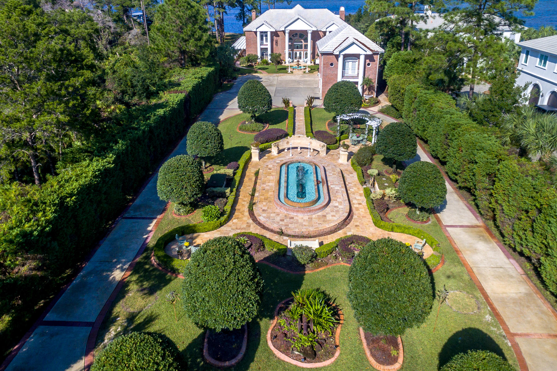 WHISPERING OAKS - Residential