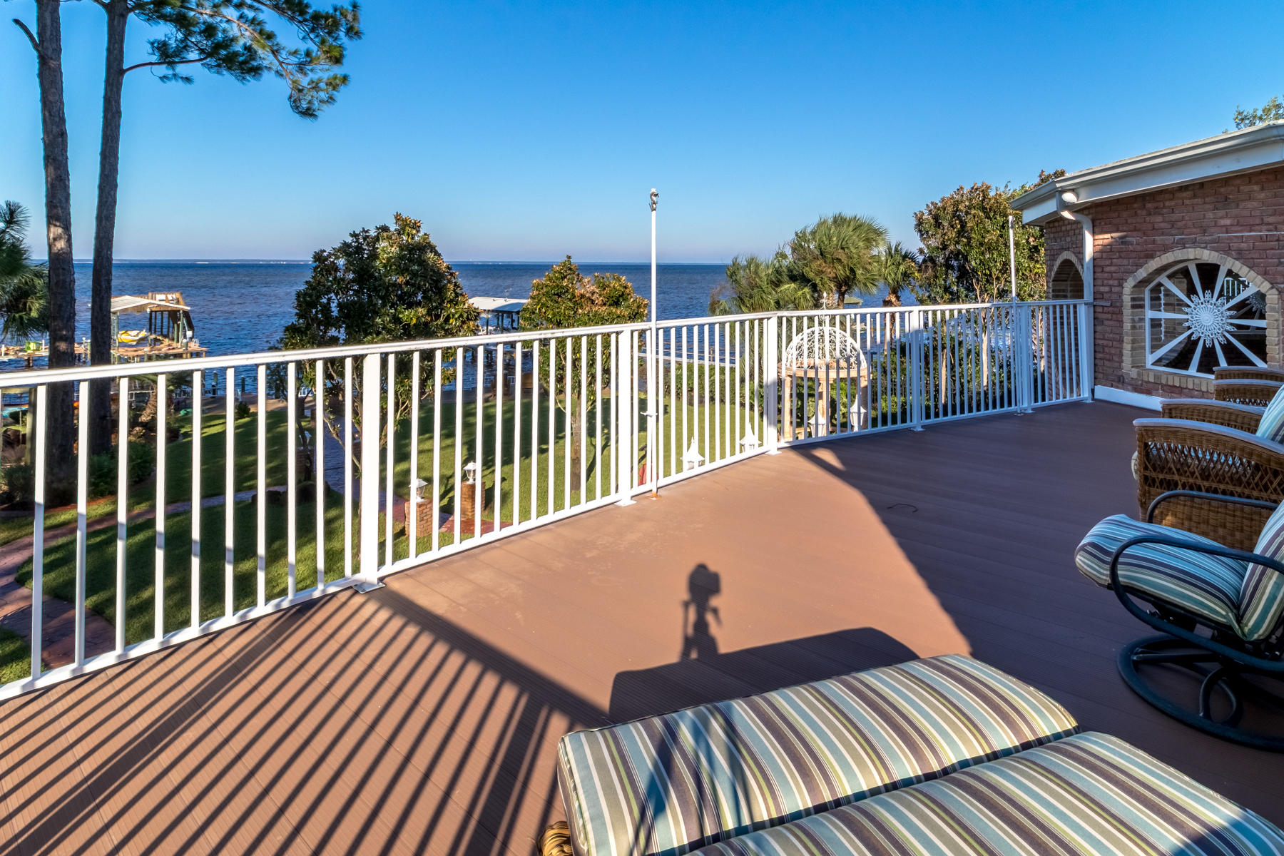 WHISPERING OAKS - Residential