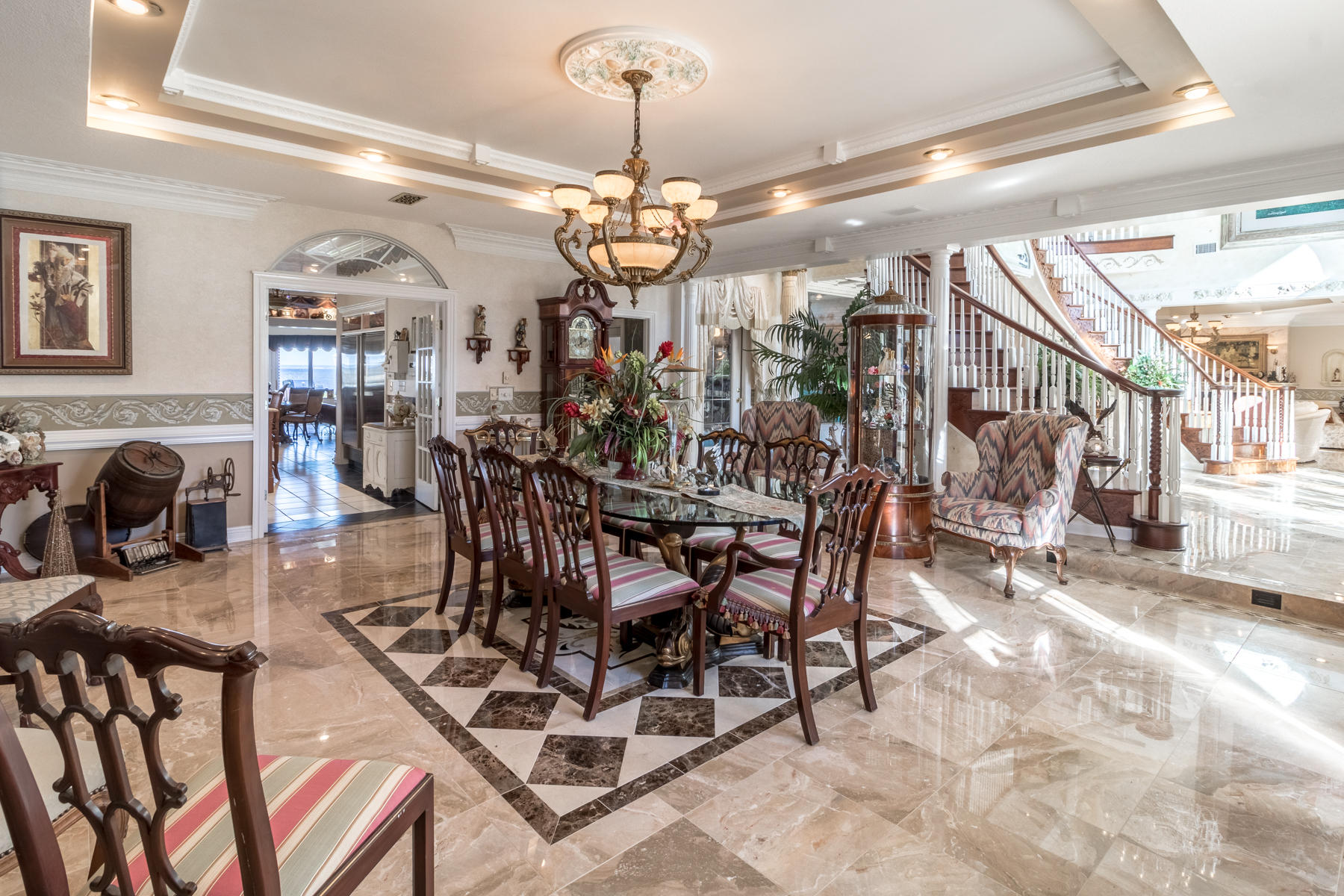 WHISPERING OAKS - Residential