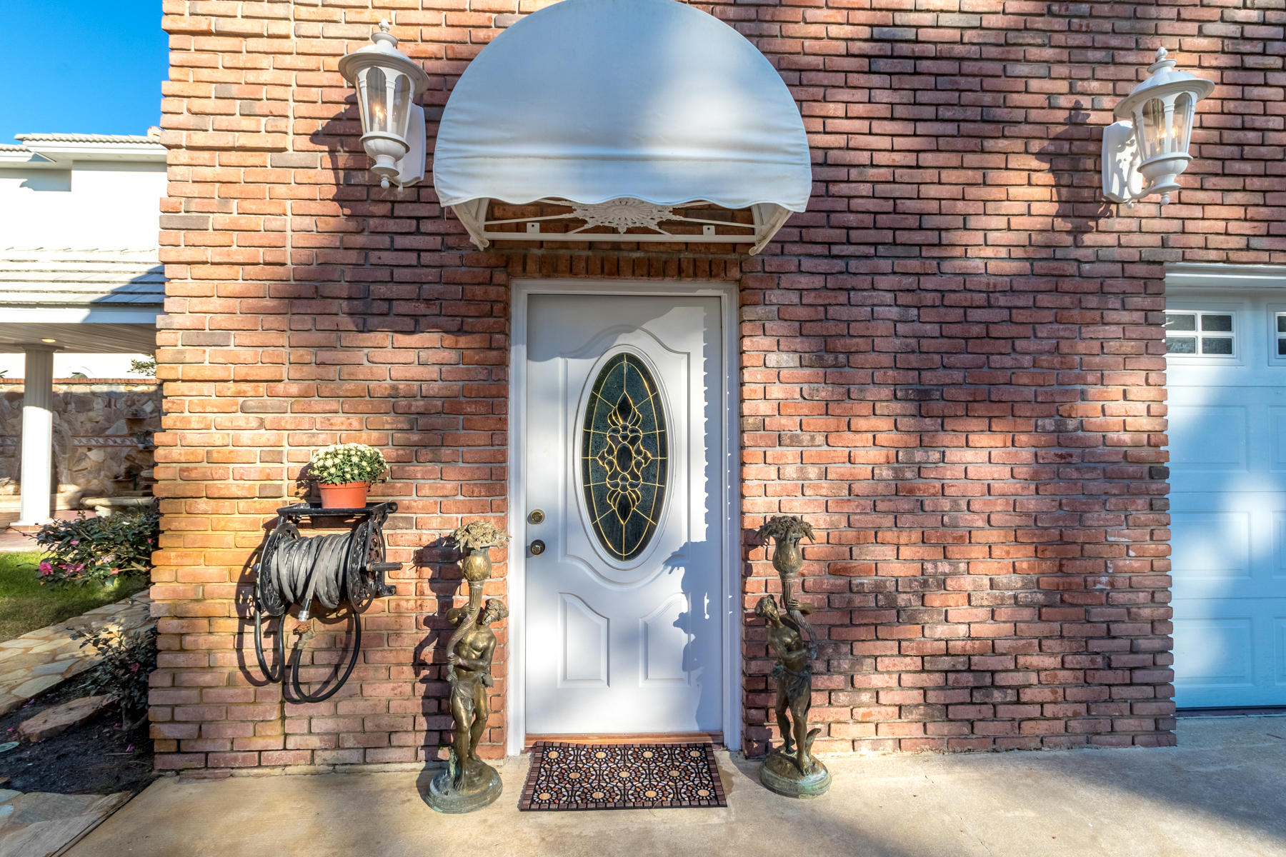 WHISPERING OAKS - Residential