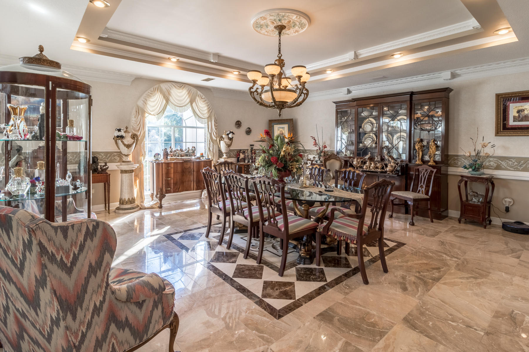 WHISPERING OAKS - Residential