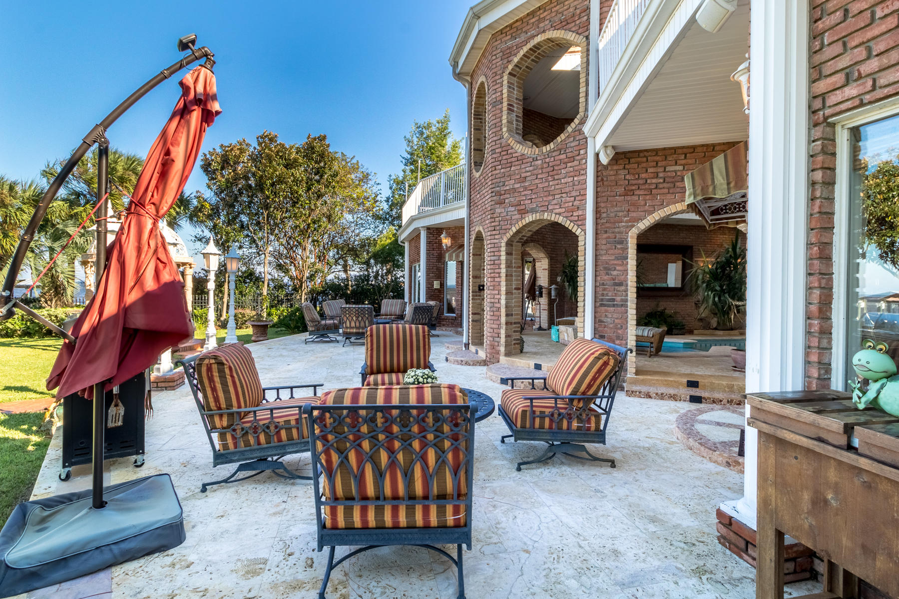 WHISPERING OAKS - Residential