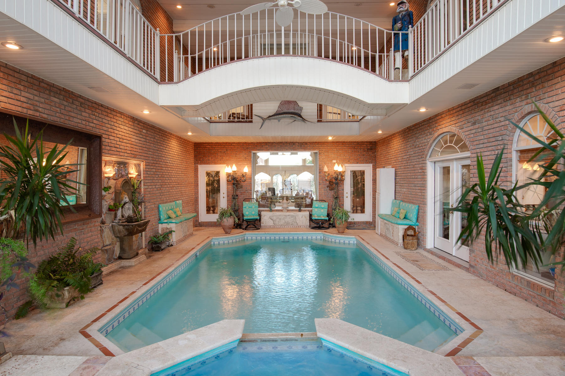 WHISPERING OAKS - Residential