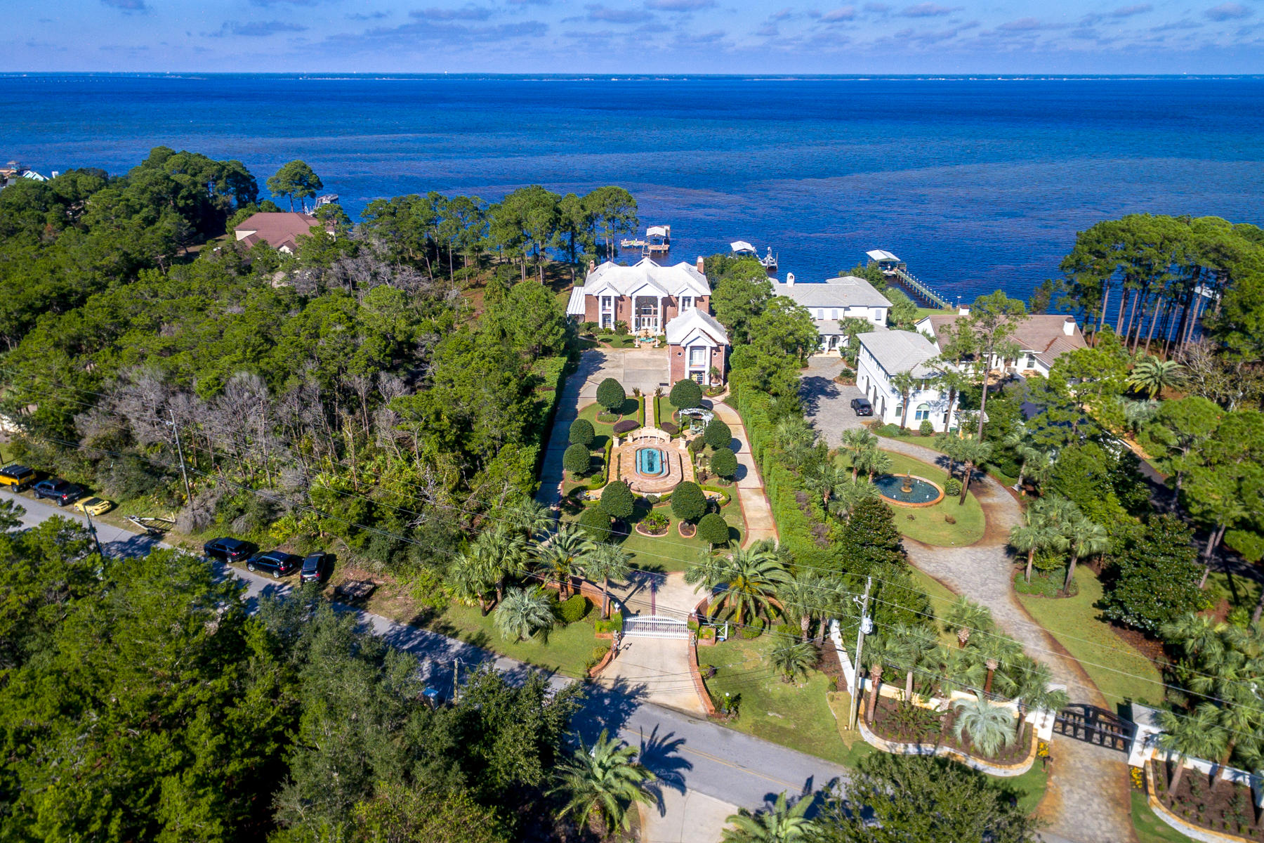 WHISPERING OAKS - Residential