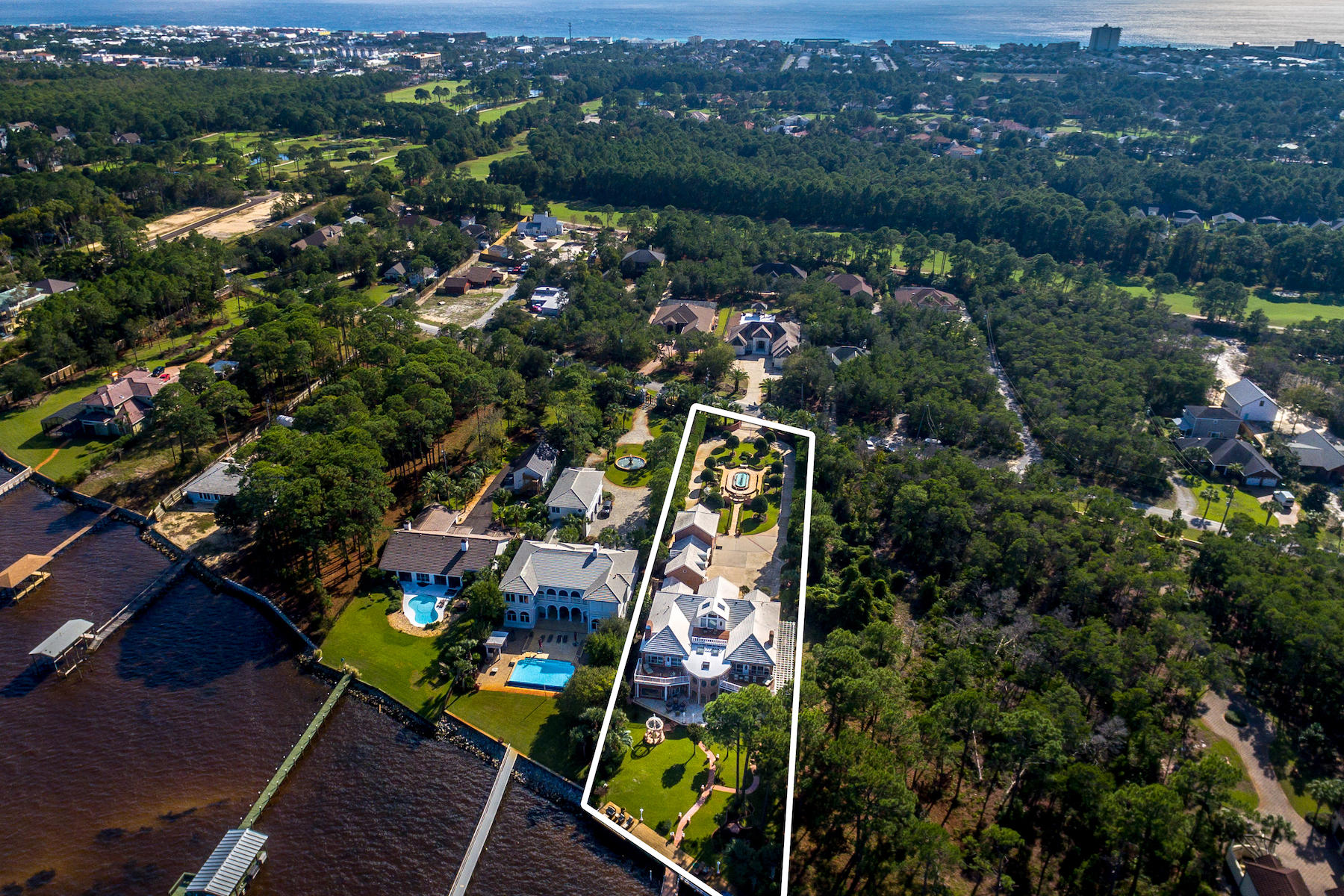 WHISPERING OAKS - Residential