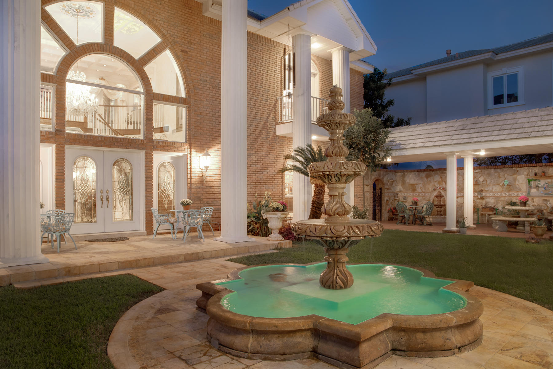 WHISPERING OAKS - Residential