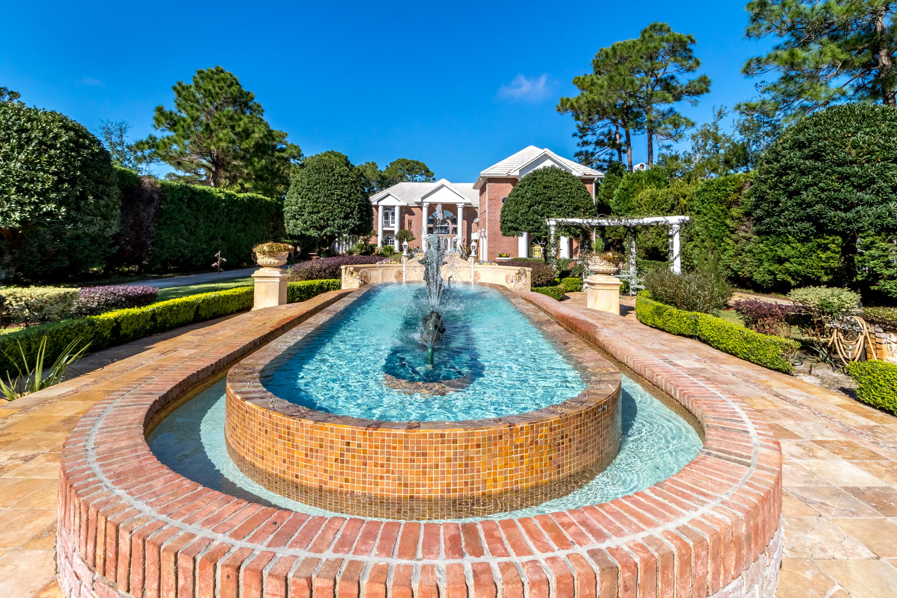 WHISPERING OAKS - Residential