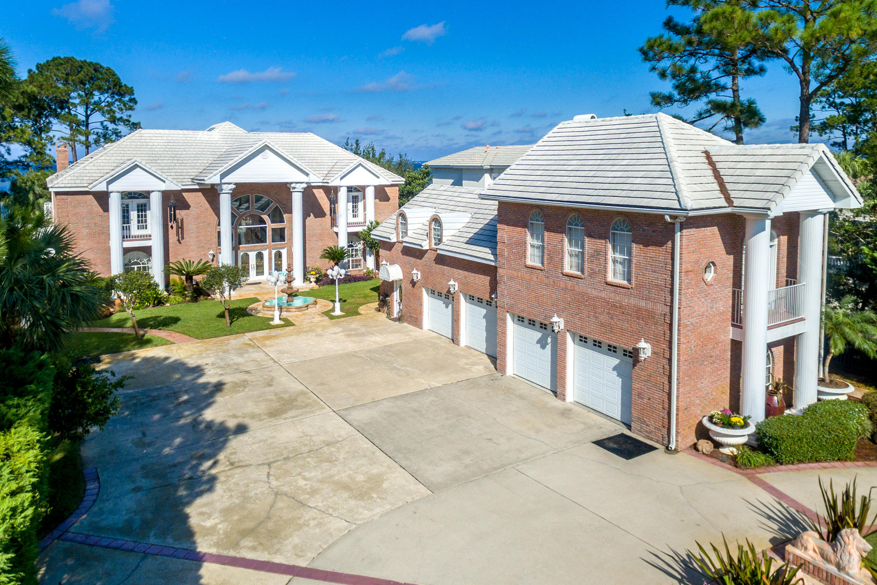 WHISPERING OAKS - Residential