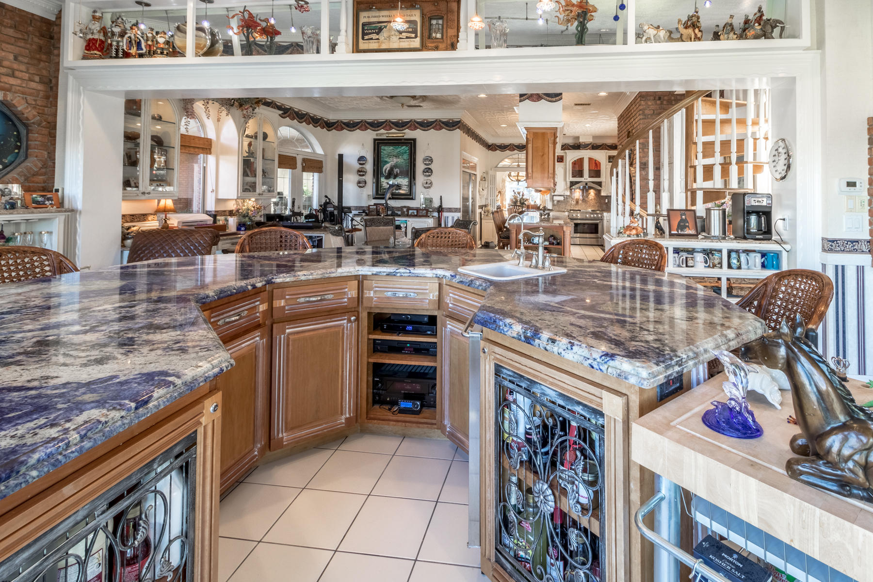 WHISPERING OAKS - Residential