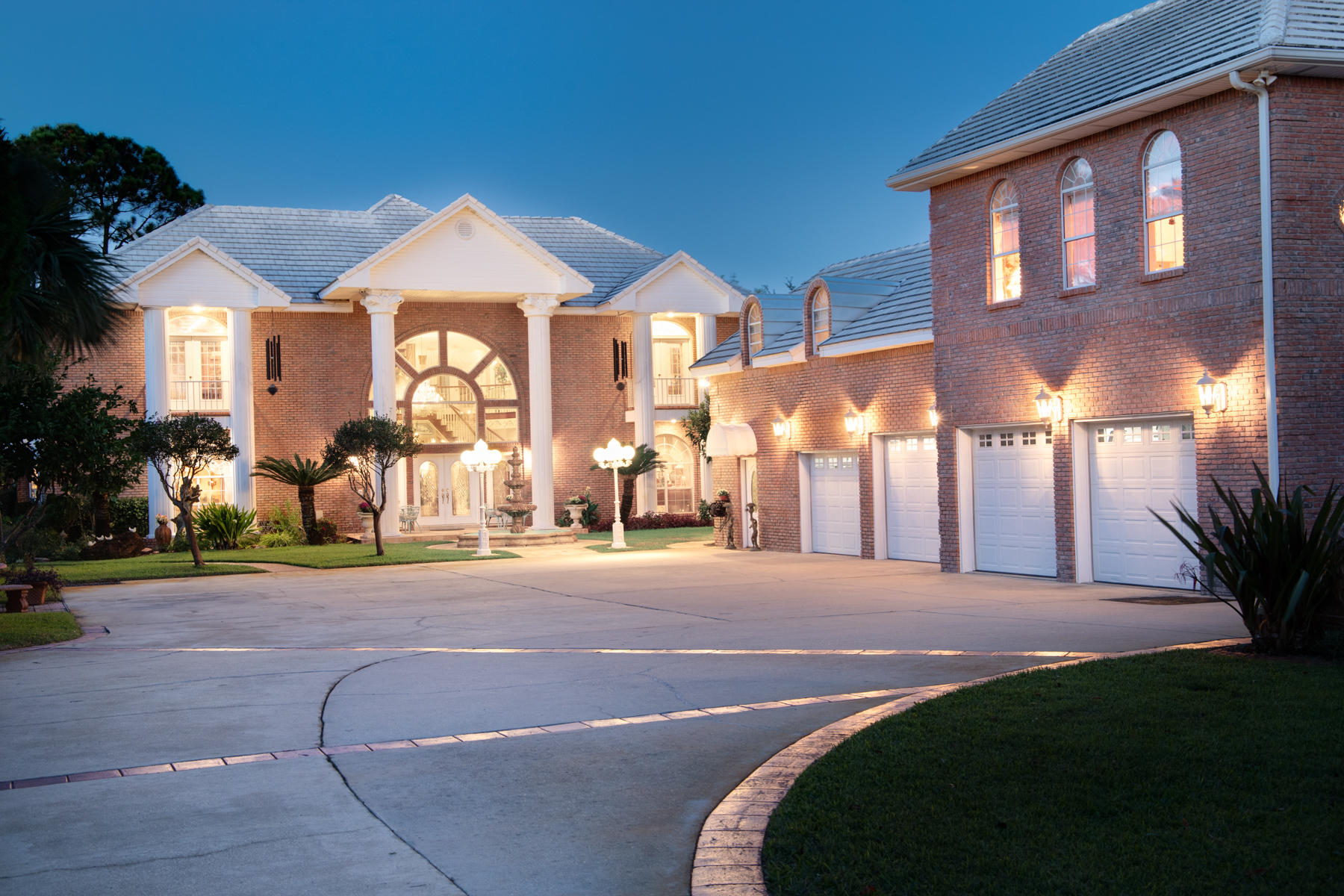 WHISPERING OAKS - Residential