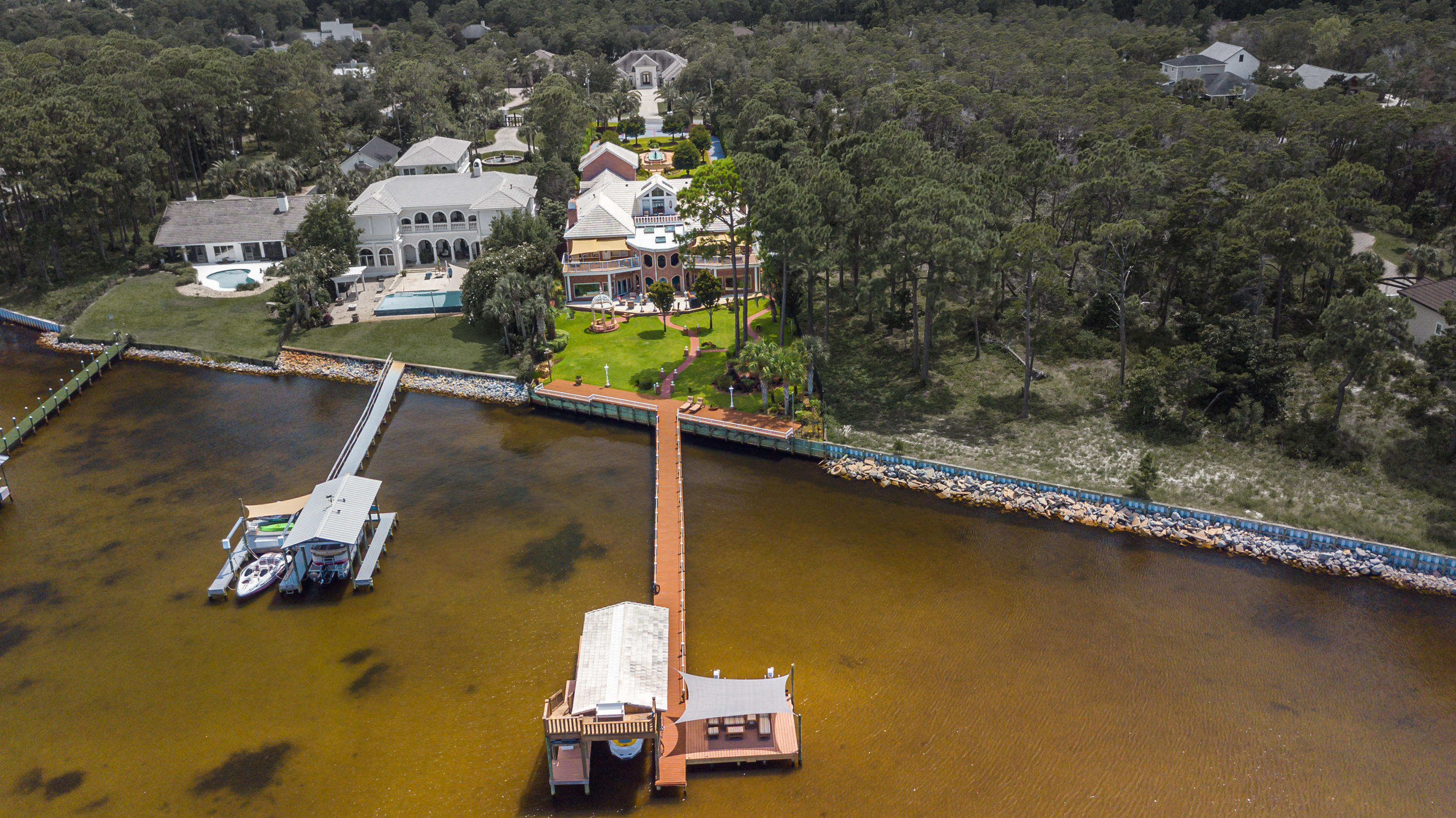 WHISPERING OAKS - Residential