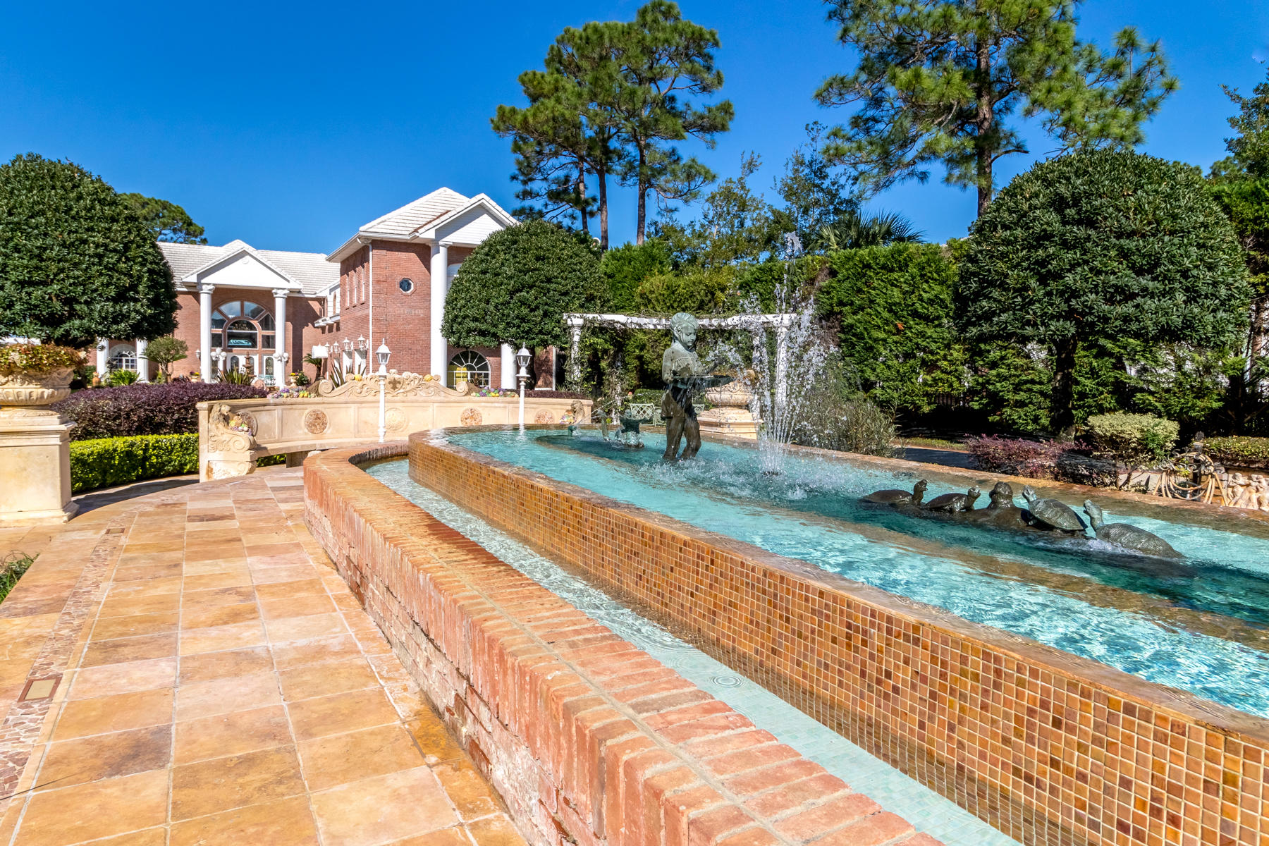 WHISPERING OAKS - Residential