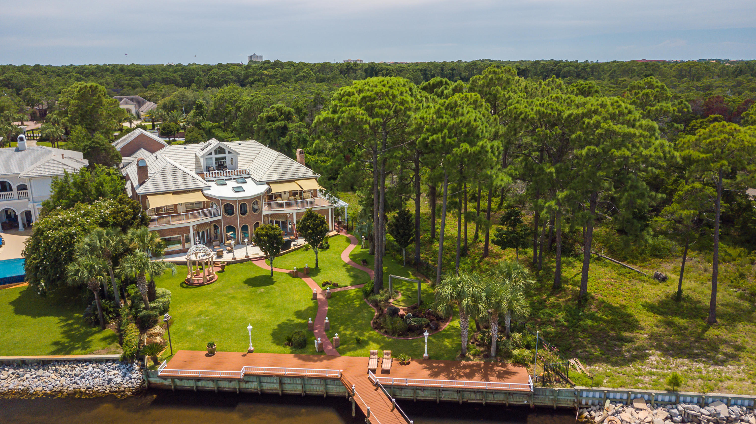 WHISPERING OAKS - Residential