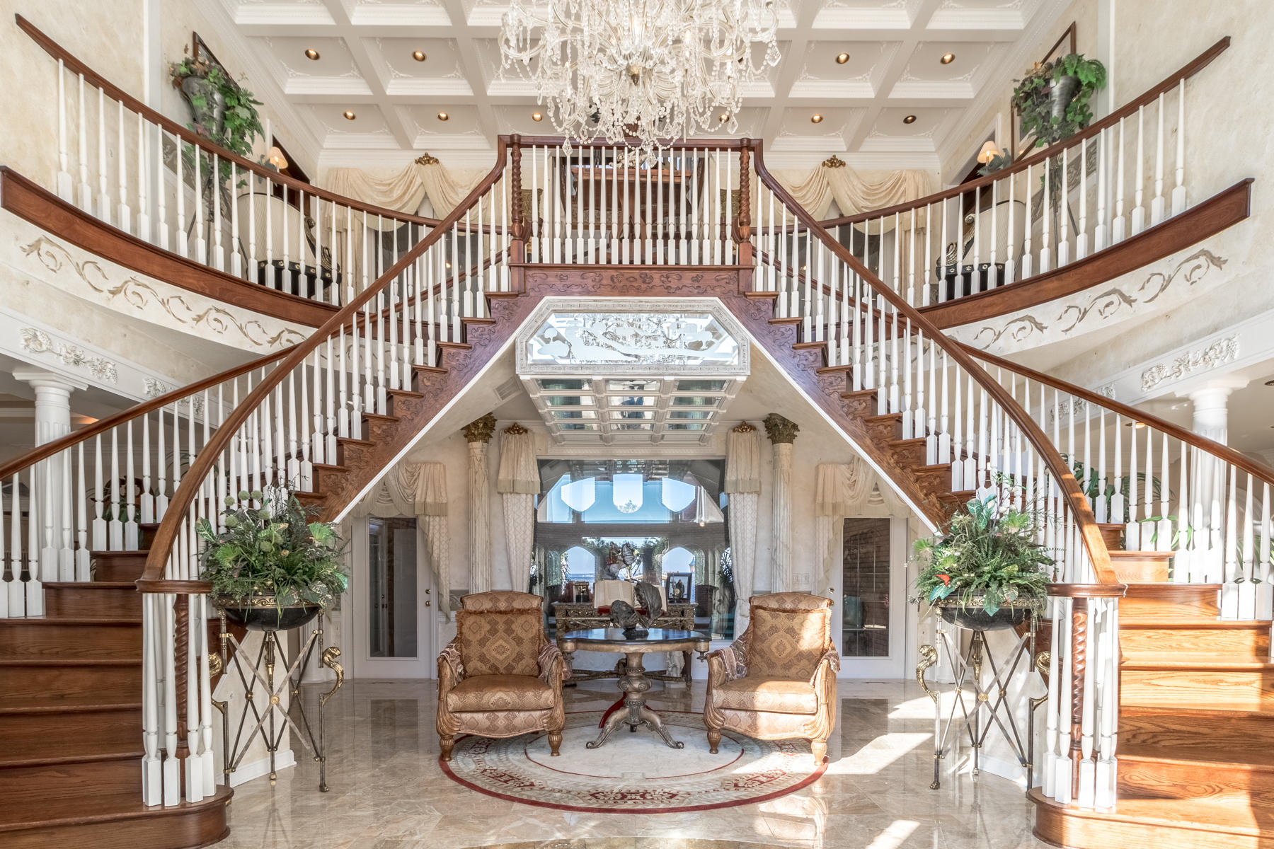 WHISPERING OAKS - Residential