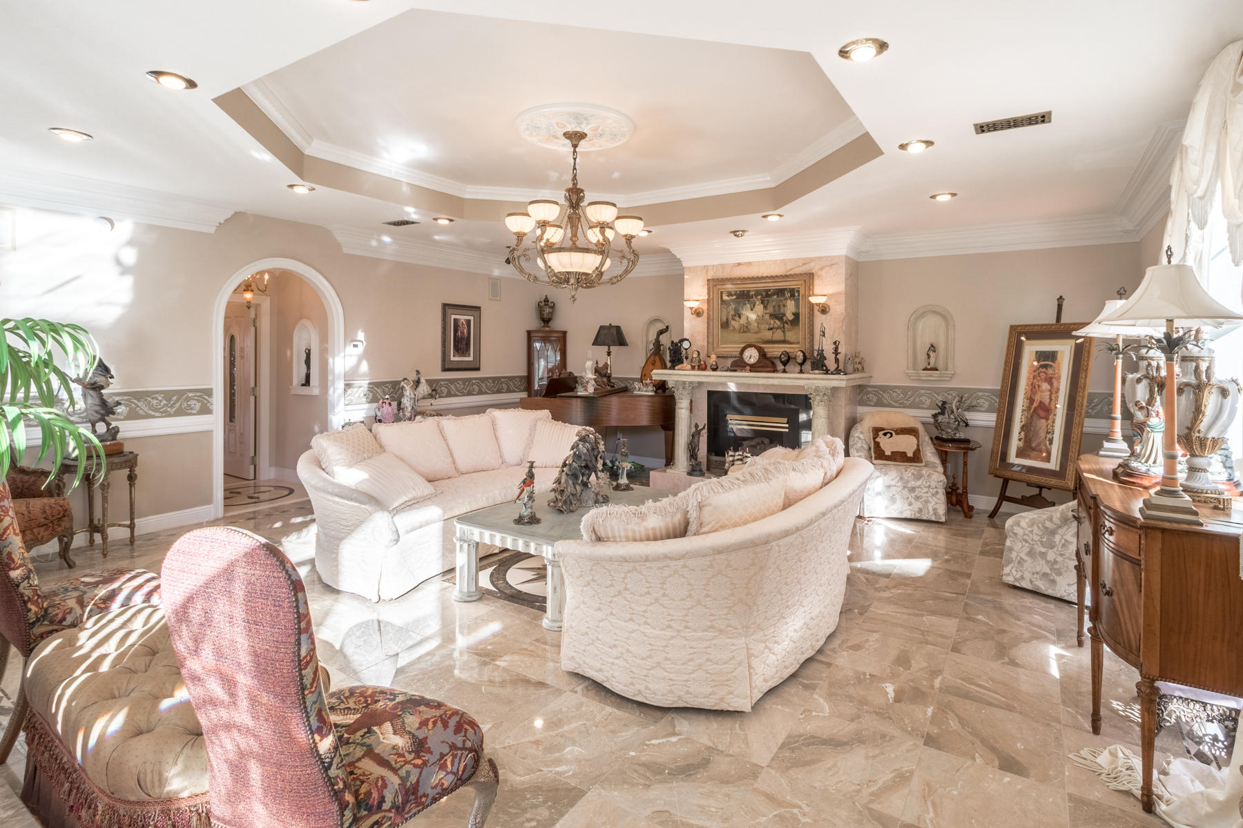 WHISPERING OAKS - Residential