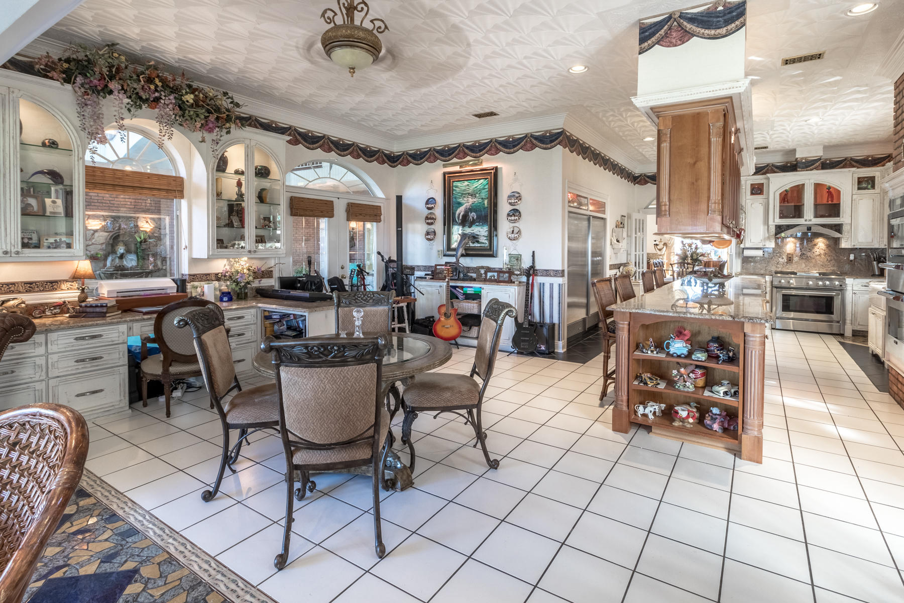 WHISPERING OAKS - Residential
