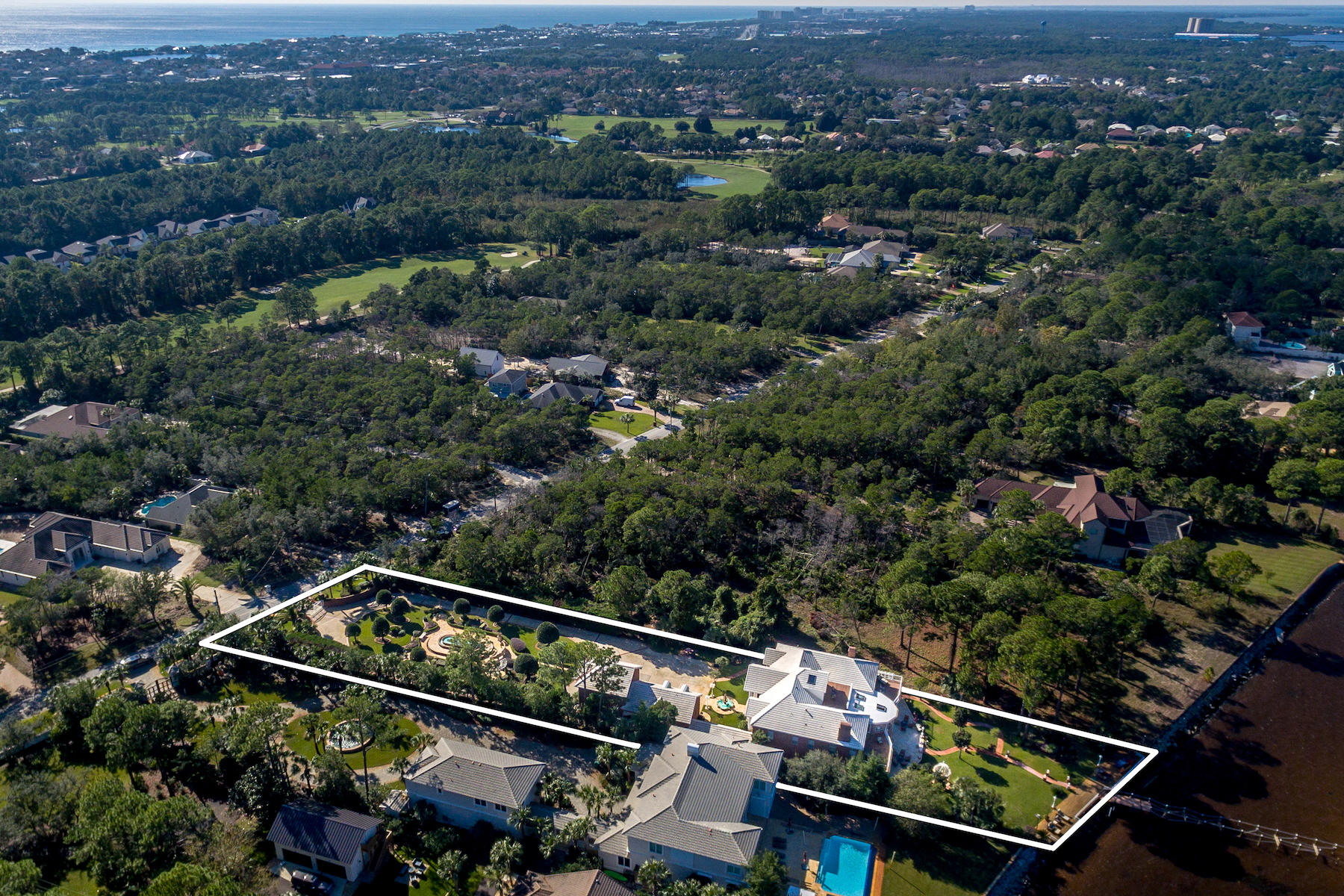 WHISPERING OAKS - Residential