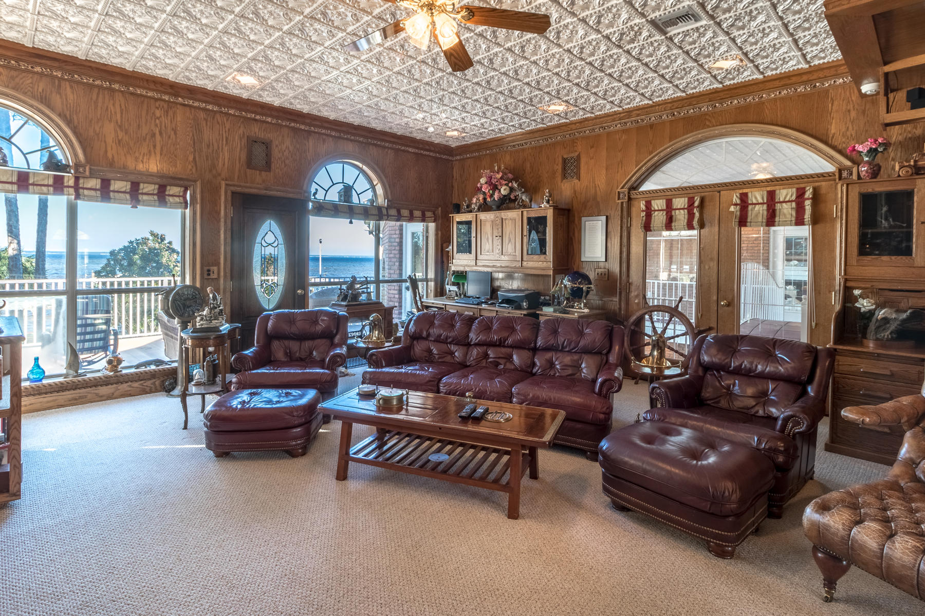 WHISPERING OAKS - Residential