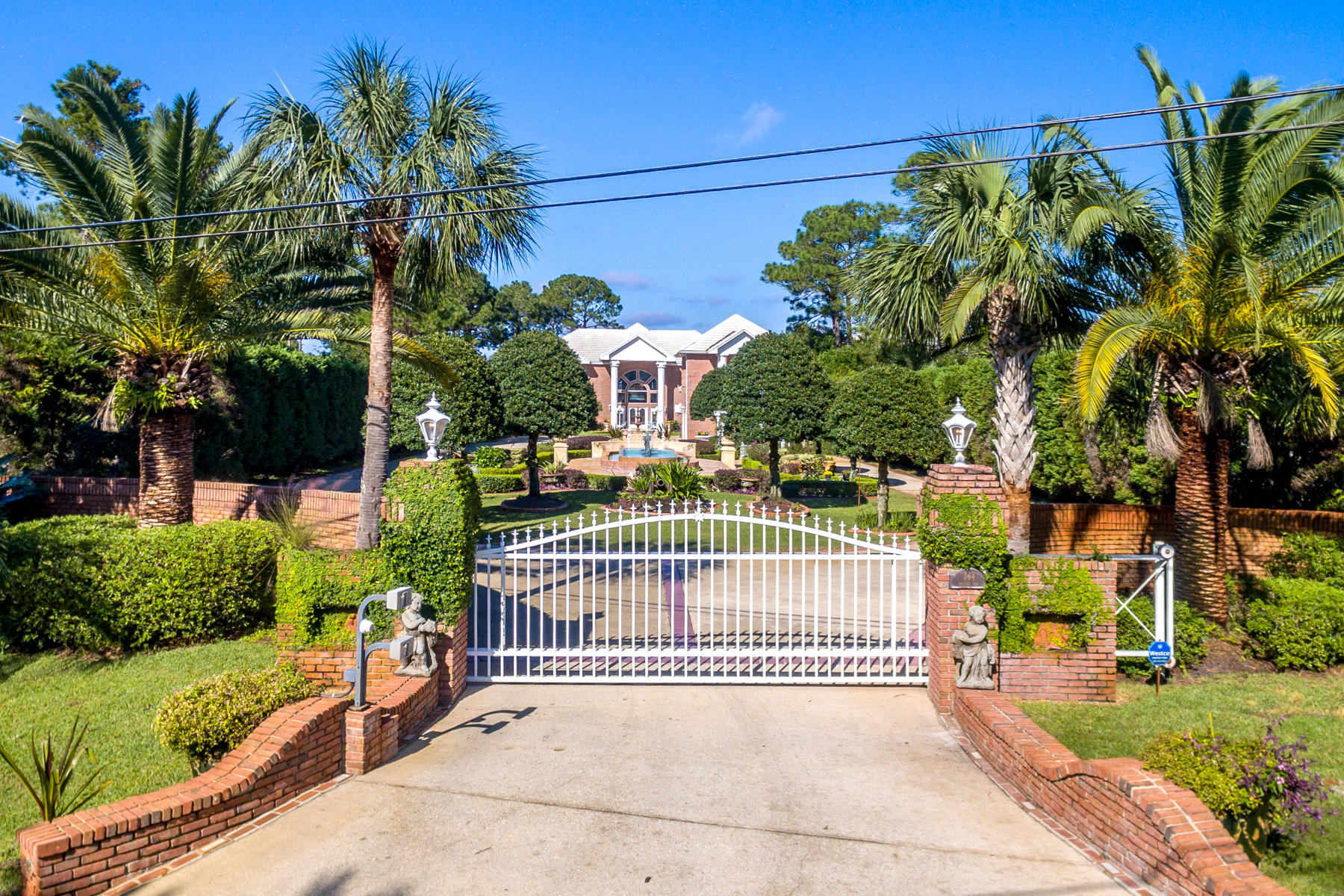 WHISPERING OAKS - Residential