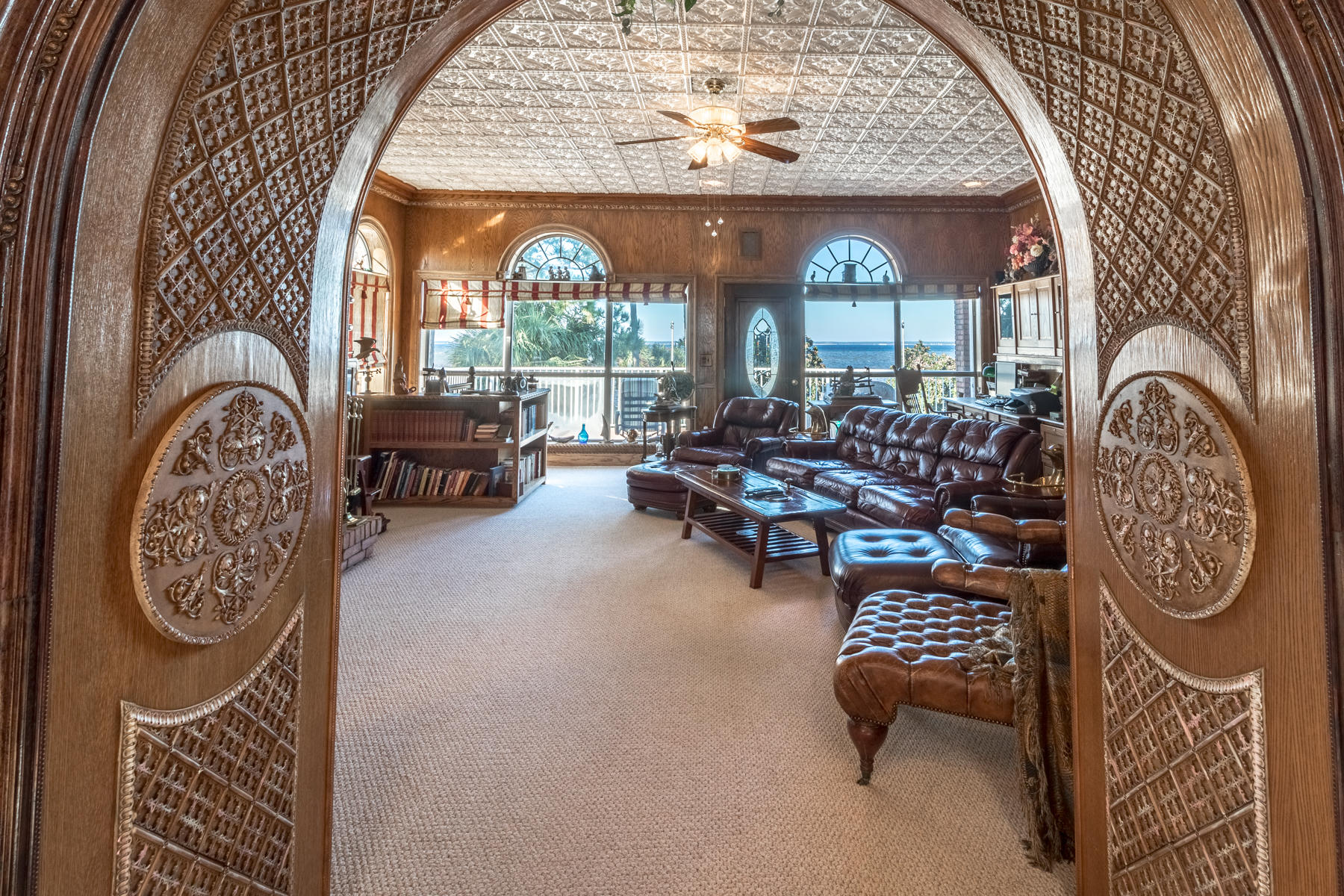 WHISPERING OAKS - Residential