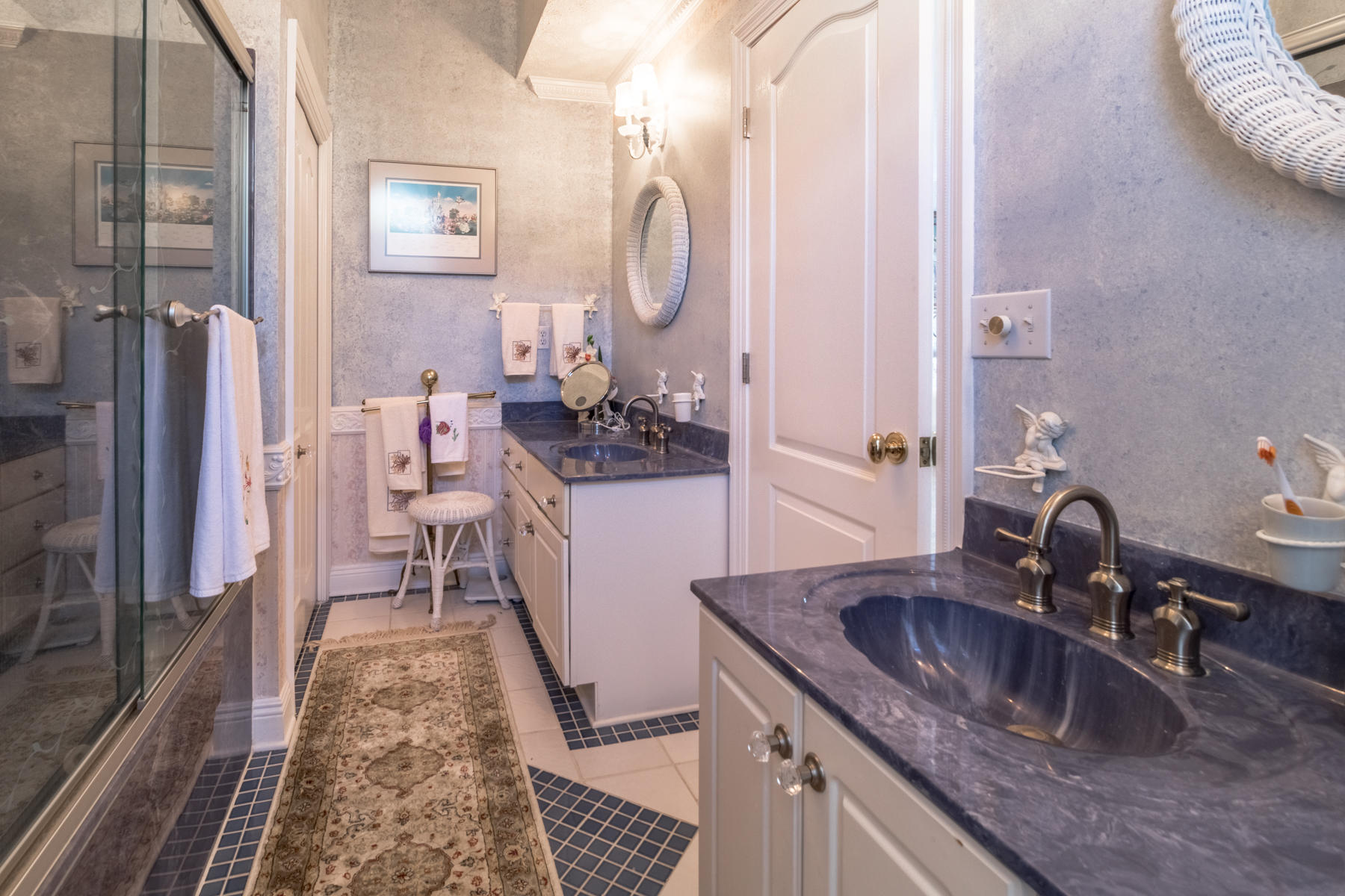 WHISPERING OAKS - Residential