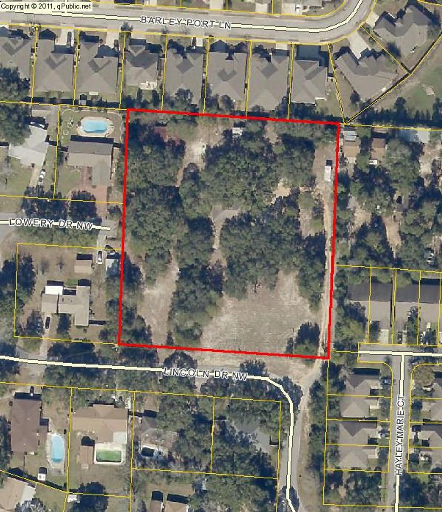 Developers dream to build a new subdivision in Ft Walton Beach. Acreage 2.29 with a residential home on the property. This property will be listed as residential and vacant land. NOTICE 718059 is vacant land
