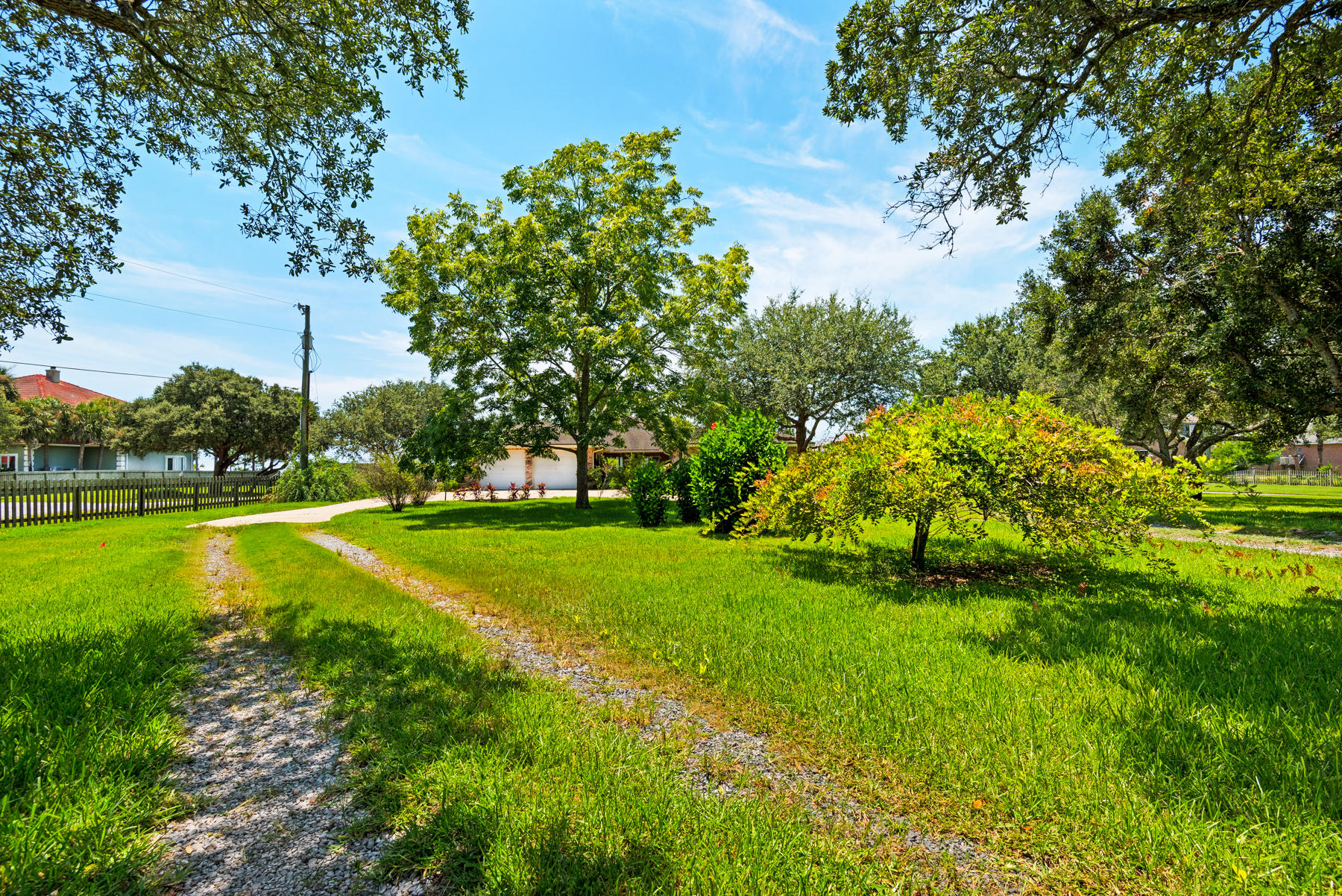 EMERALD SHORES - Residential