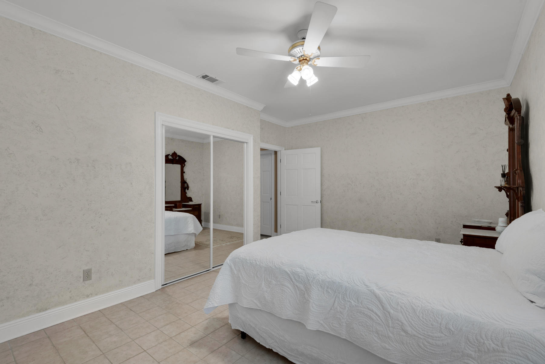 EMERALD SHORES - Residential
