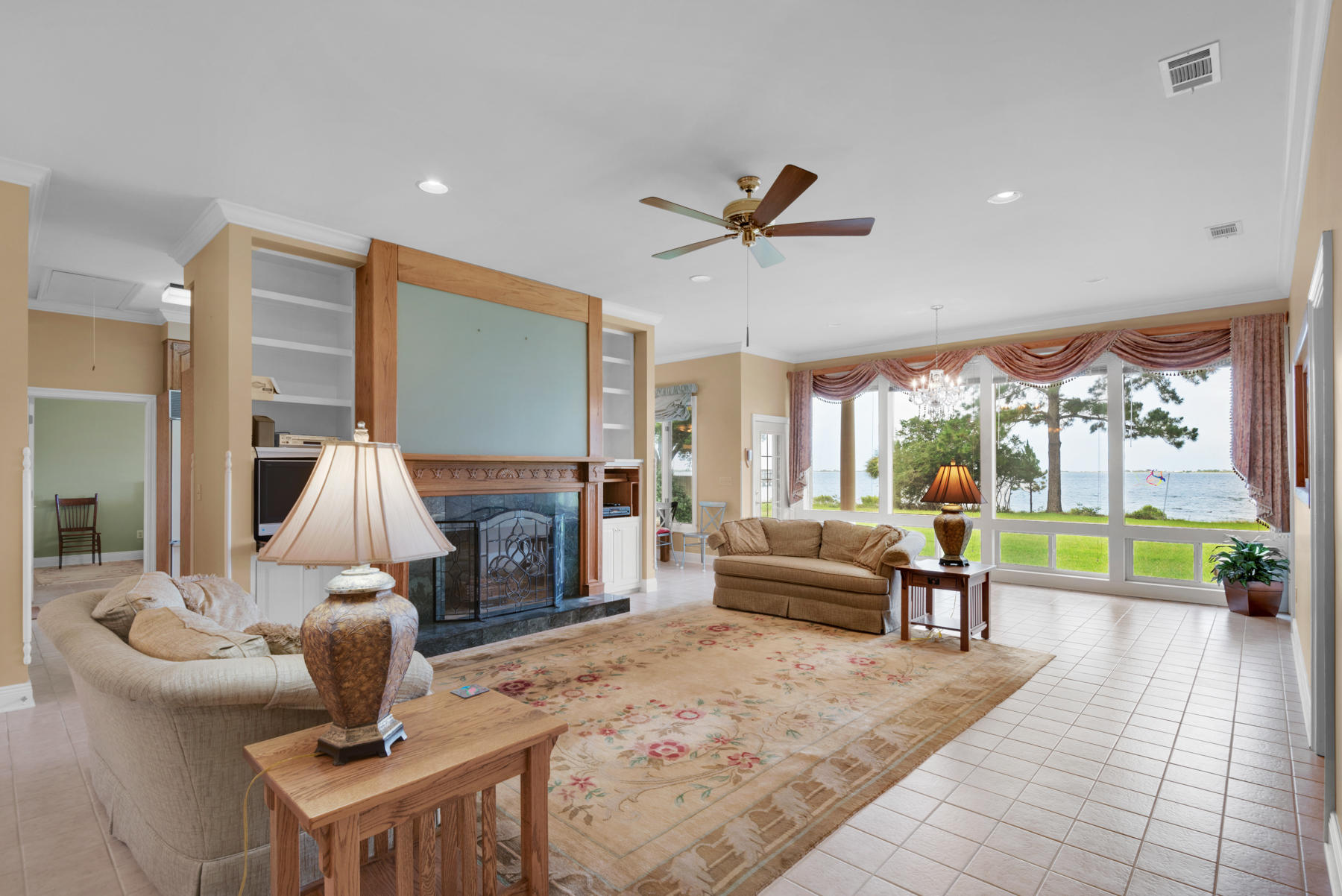 EMERALD SHORES - Residential