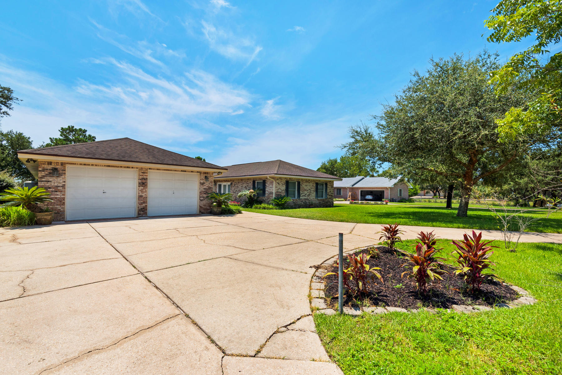 EMERALD SHORES - Residential