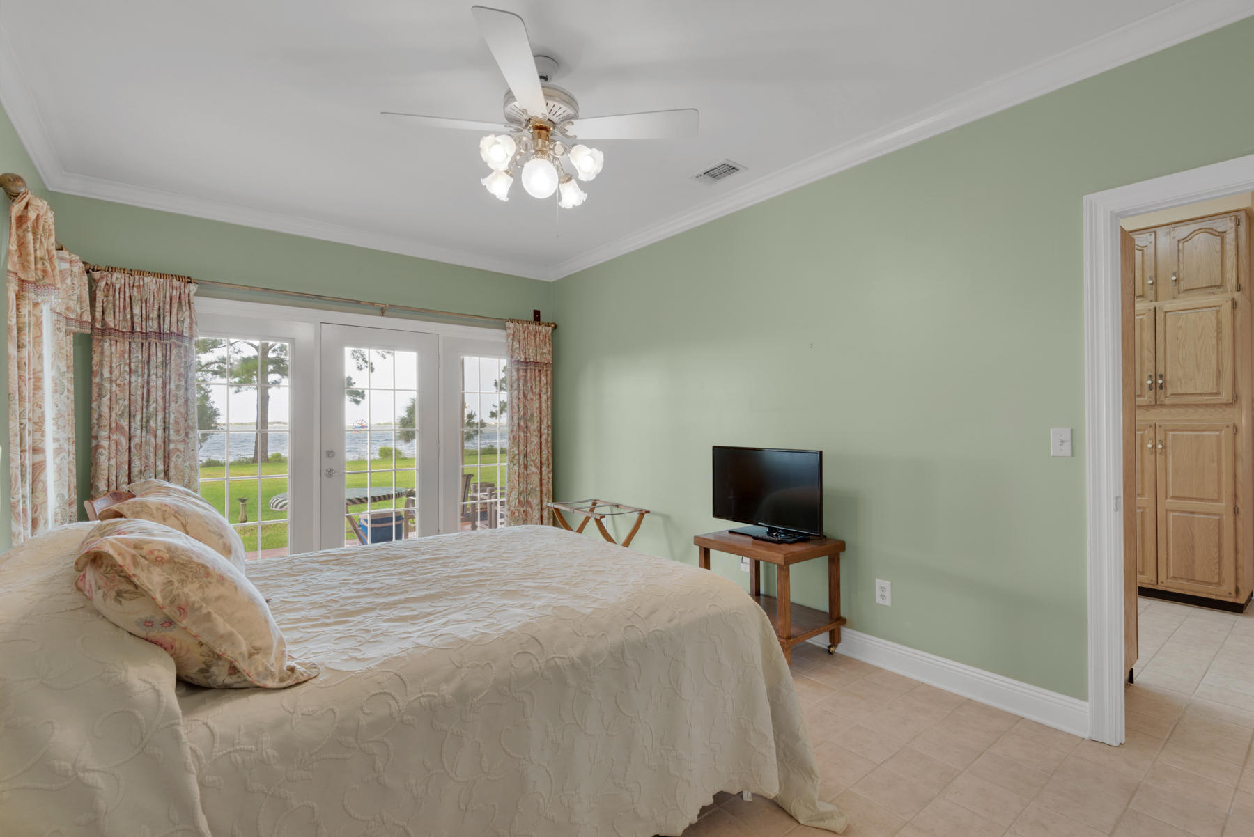 EMERALD SHORES - Residential