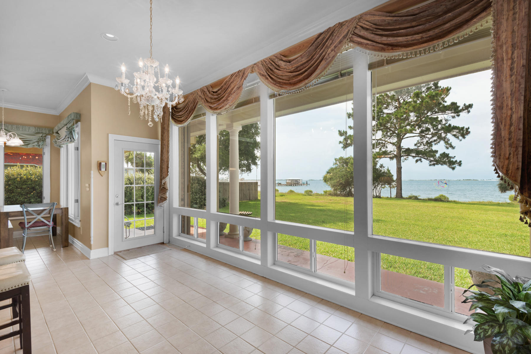EMERALD SHORES - Residential
