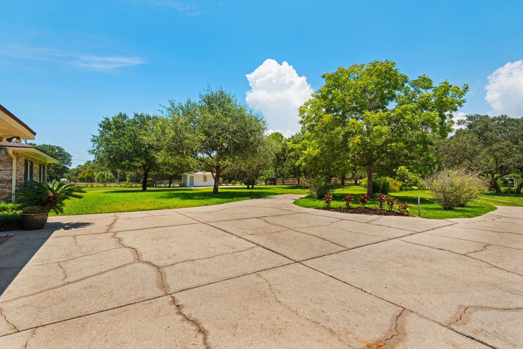 EMERALD SHORES - Residential