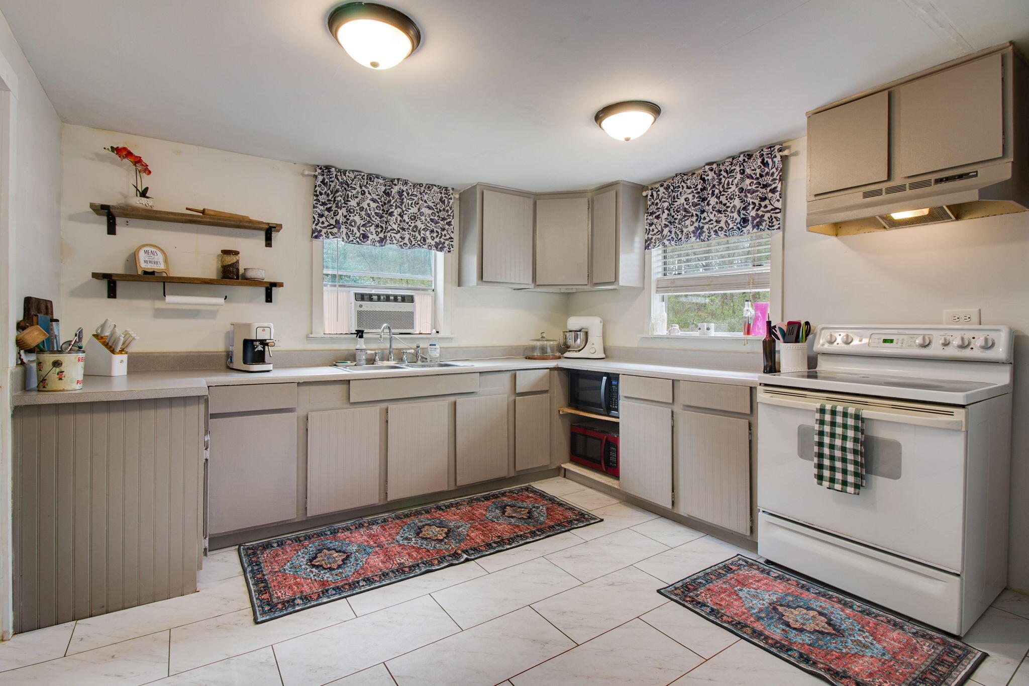 FAIRVIEW ADDN TO LAUREL HILL - Residential