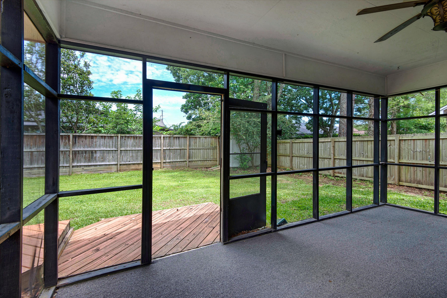 MARY ESTHER MANOR 1ST ADDN - Residential