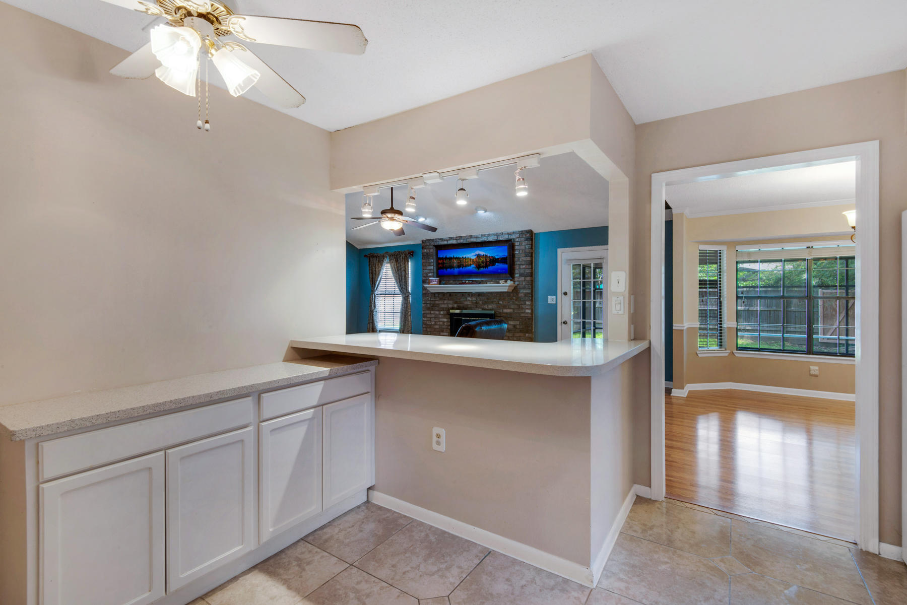 MARY ESTHER MANOR 1ST ADDN - Residential