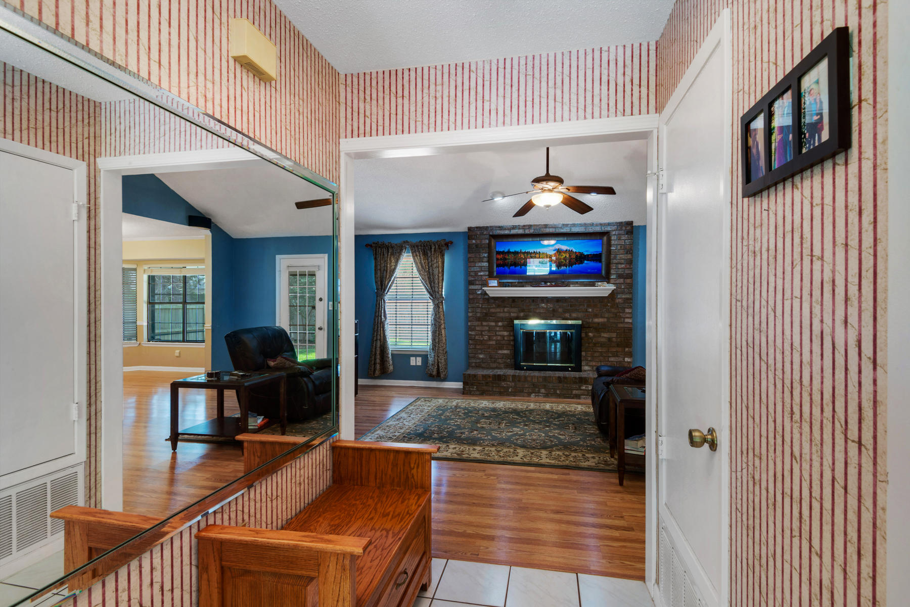 MARY ESTHER MANOR 1ST ADDN - Residential