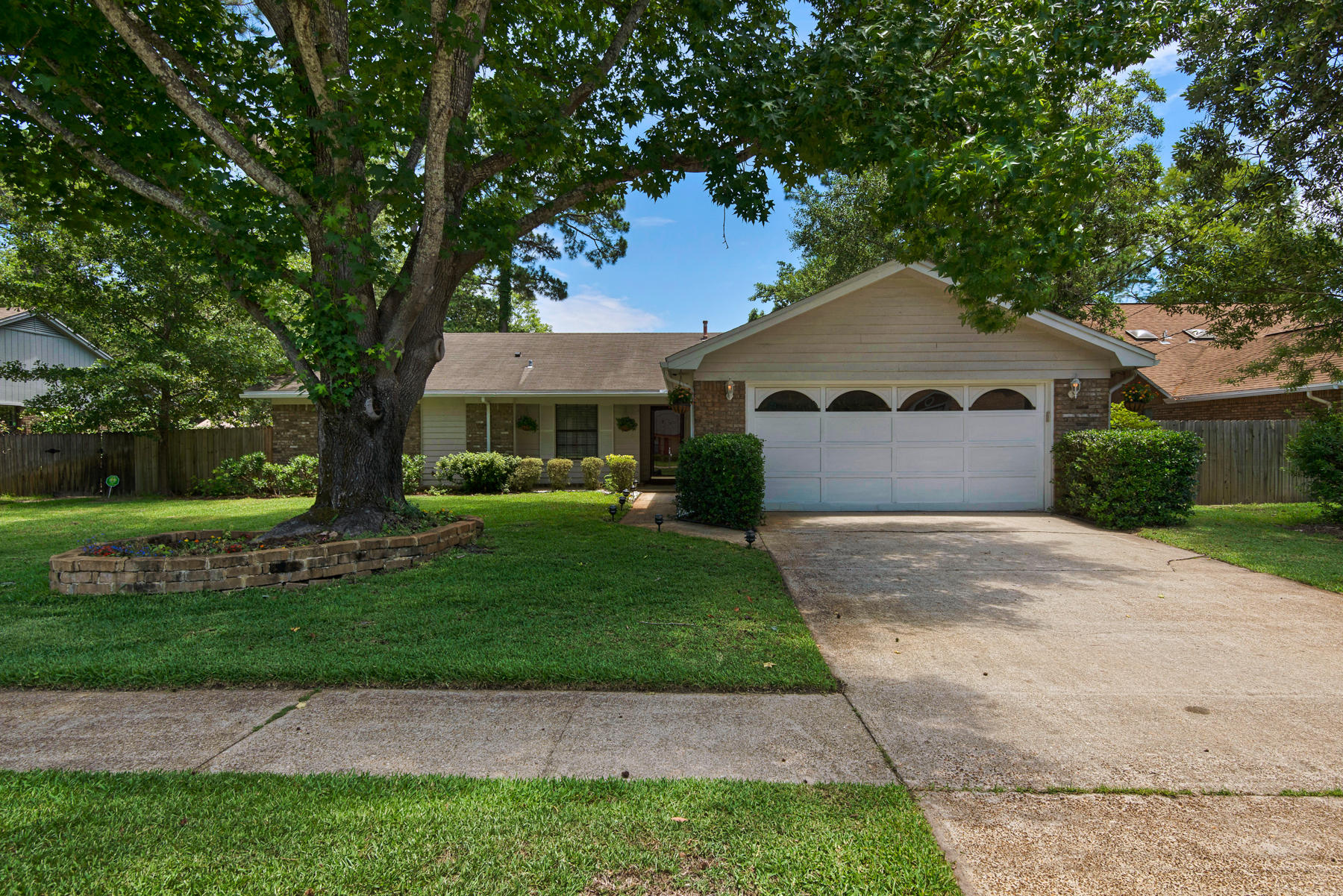 MARY ESTHER MANOR 1ST ADDN - Residential