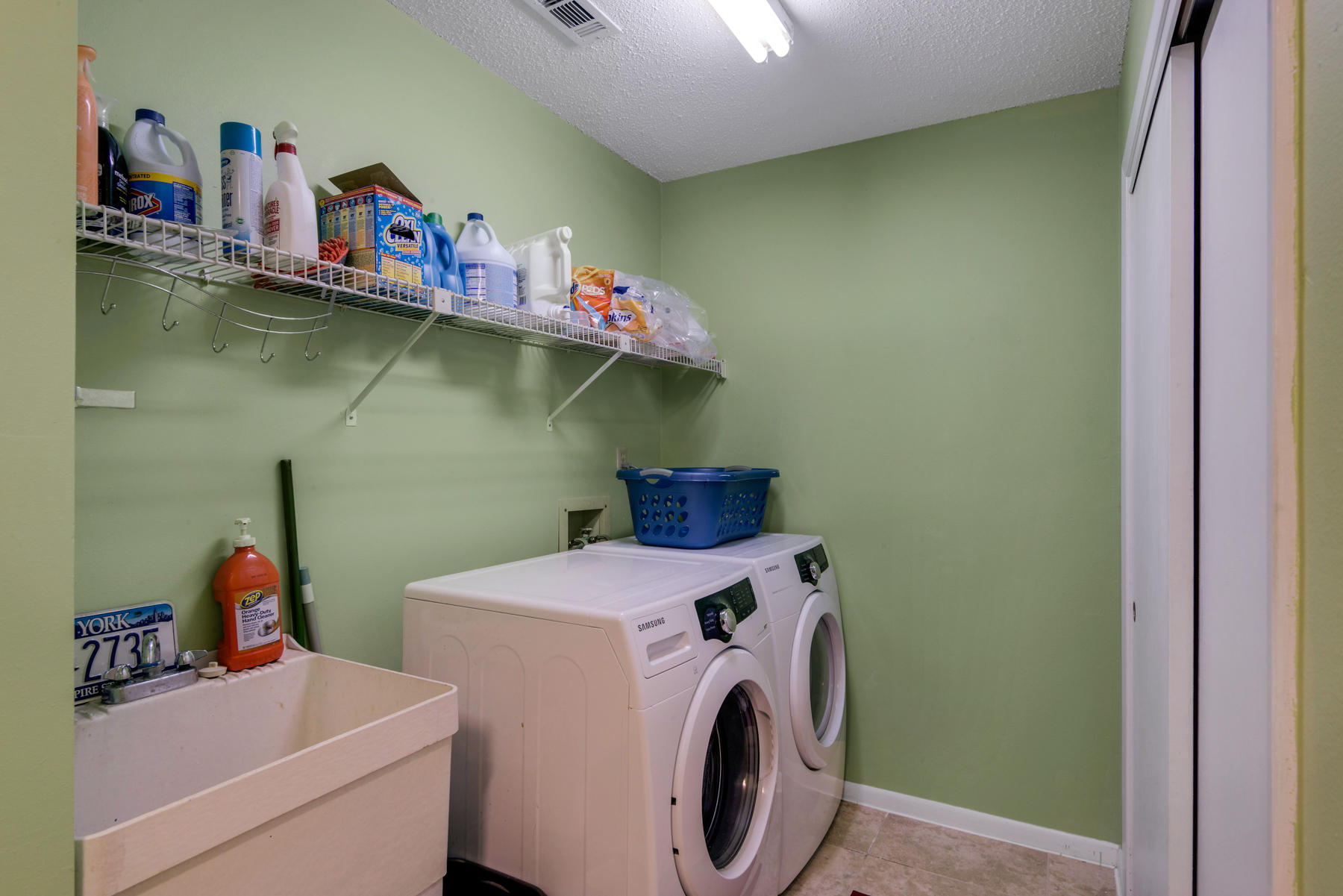 MARY ESTHER MANOR 1ST ADDN - Residential