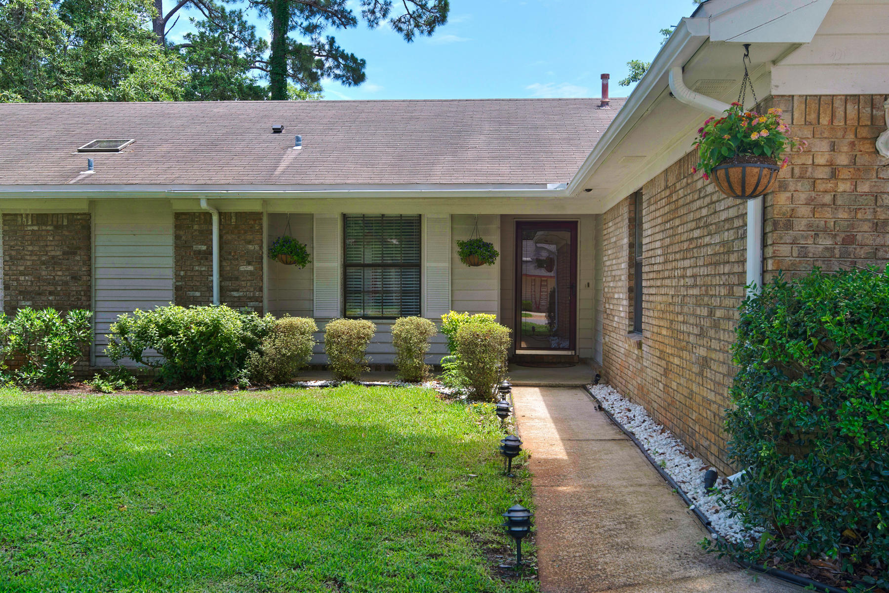 MARY ESTHER MANOR 1ST ADDN - Residential