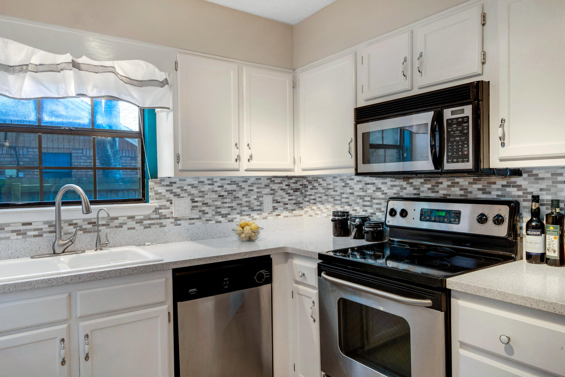 MARY ESTHER MANOR 1ST ADDN - Residential