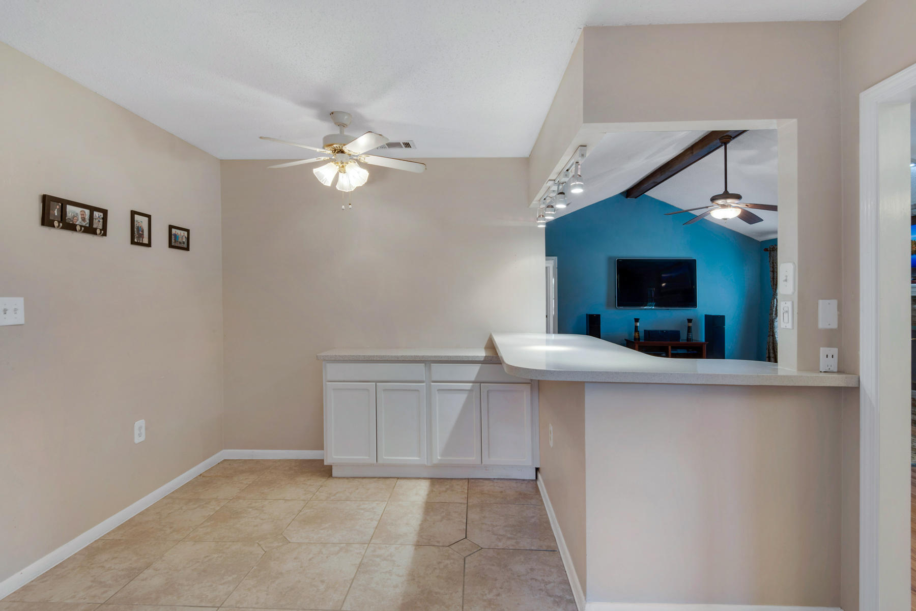 MARY ESTHER MANOR 1ST ADDN - Residential