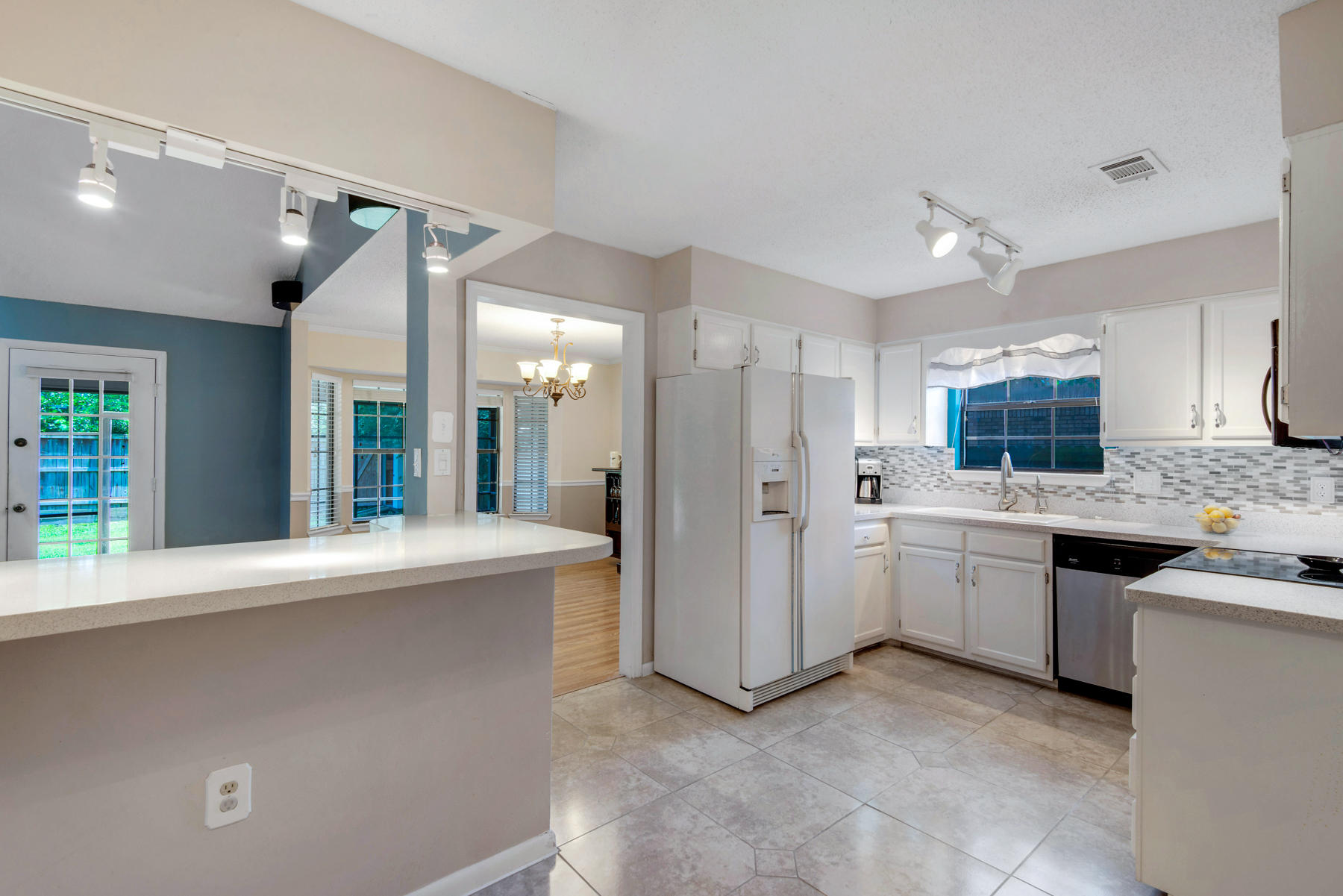 MARY ESTHER MANOR 1ST ADDN - Residential