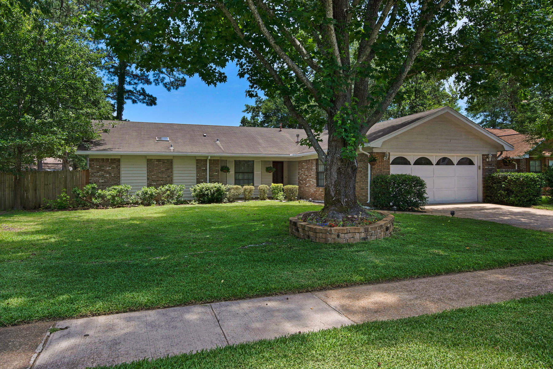 MARY ESTHER MANOR 1ST ADDN - Residential