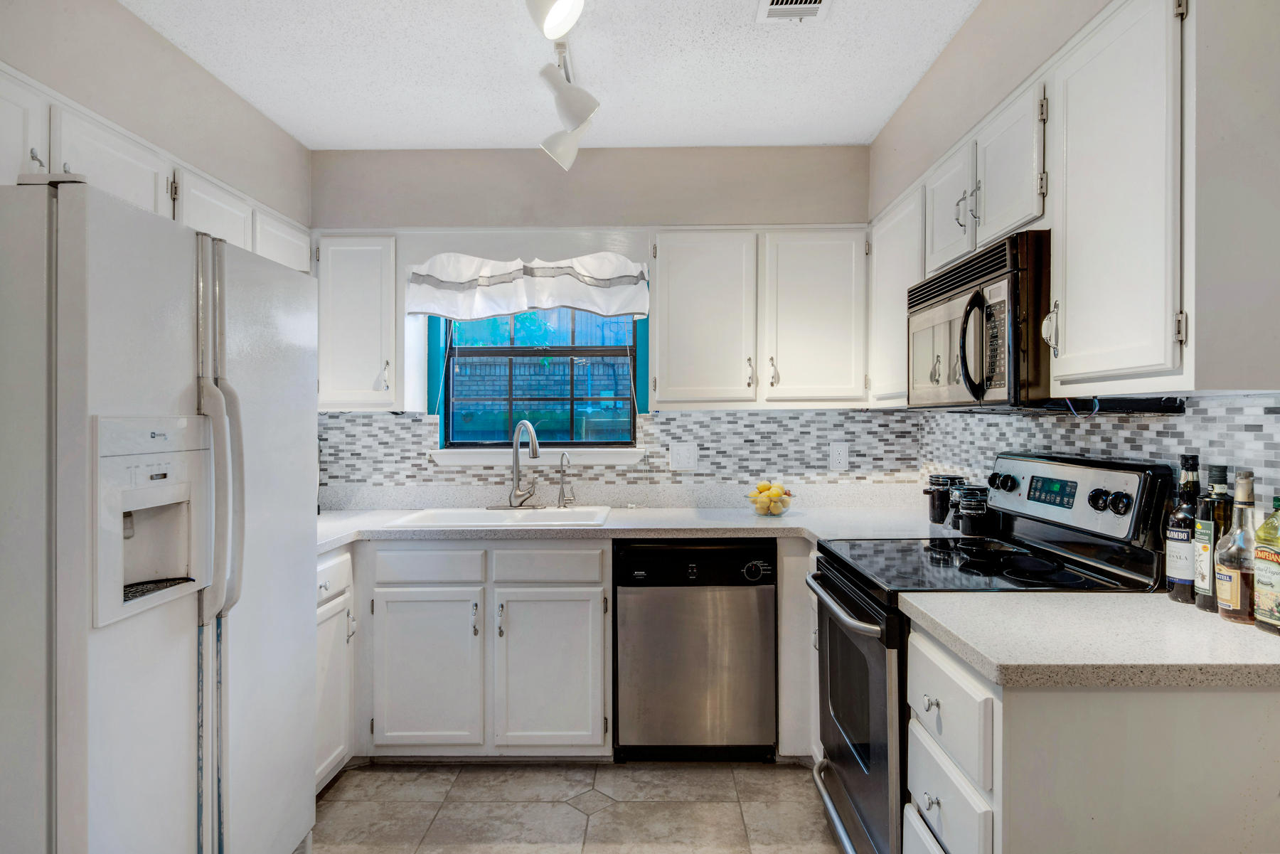 MARY ESTHER MANOR 1ST ADDN - Residential