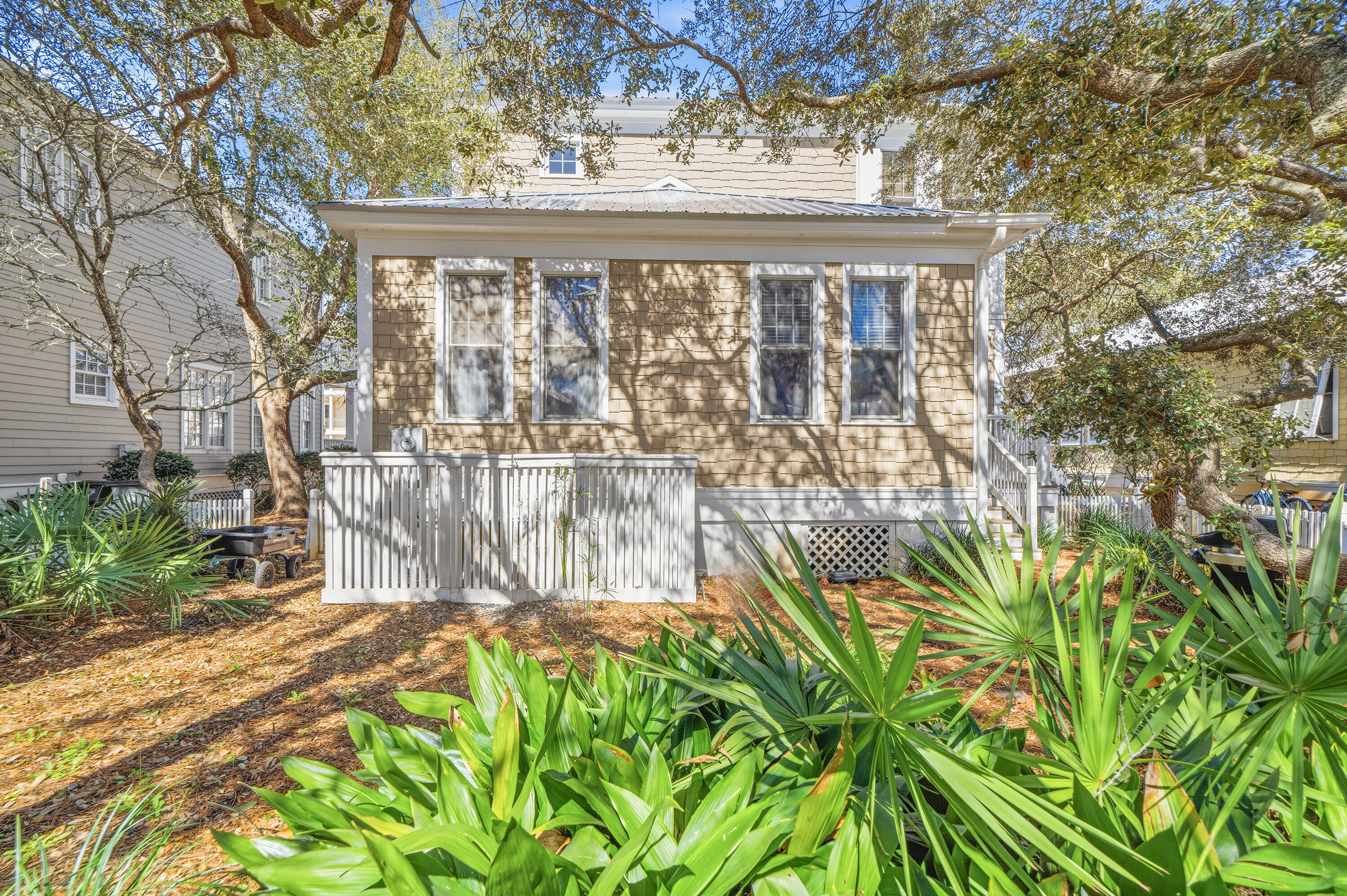 FRANGISTA BEACH 1ST ADDN - Residential