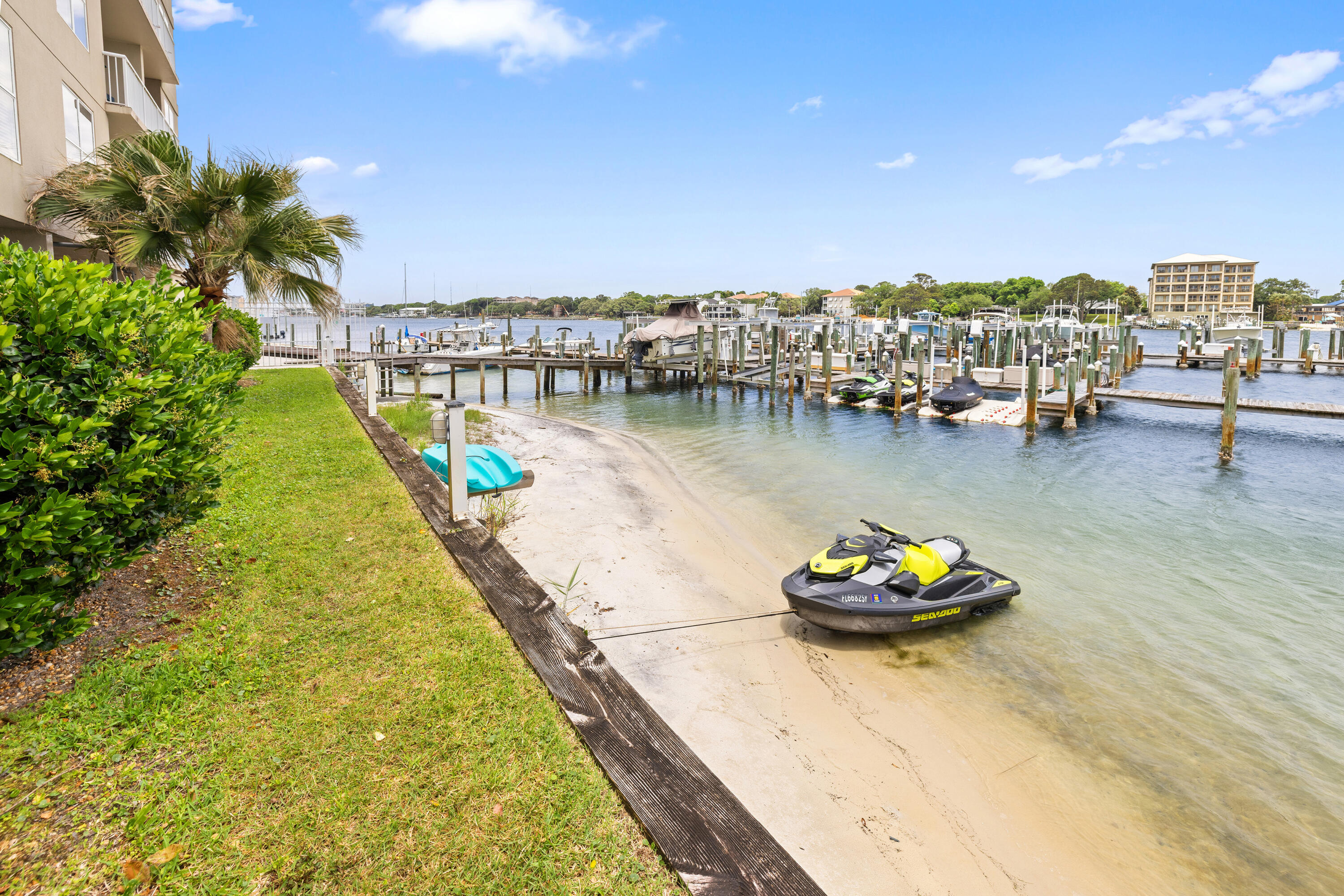 PALM COURT YACHT CLUB - Residential