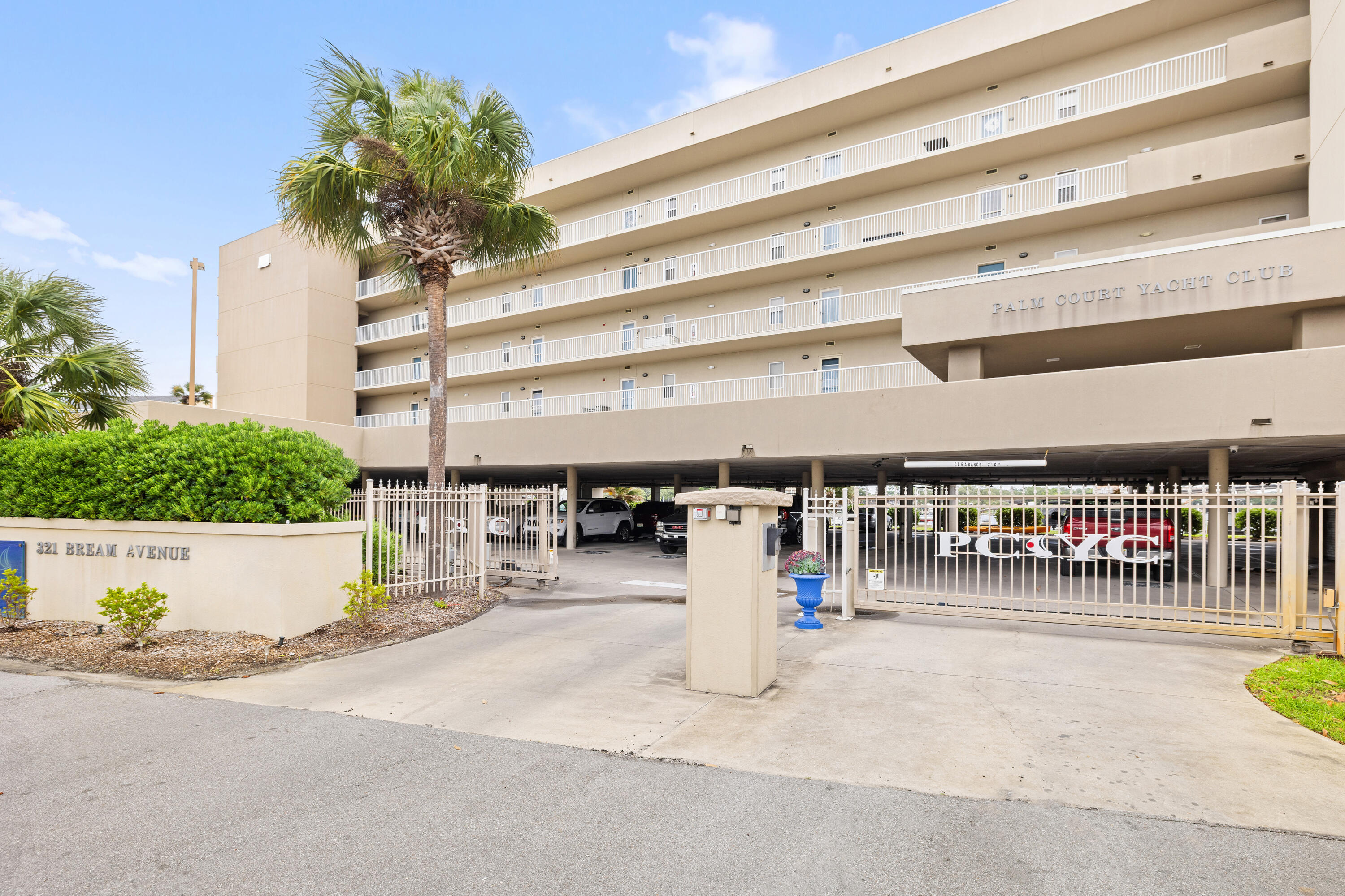 PALM COURT YACHT CLUB - Residential