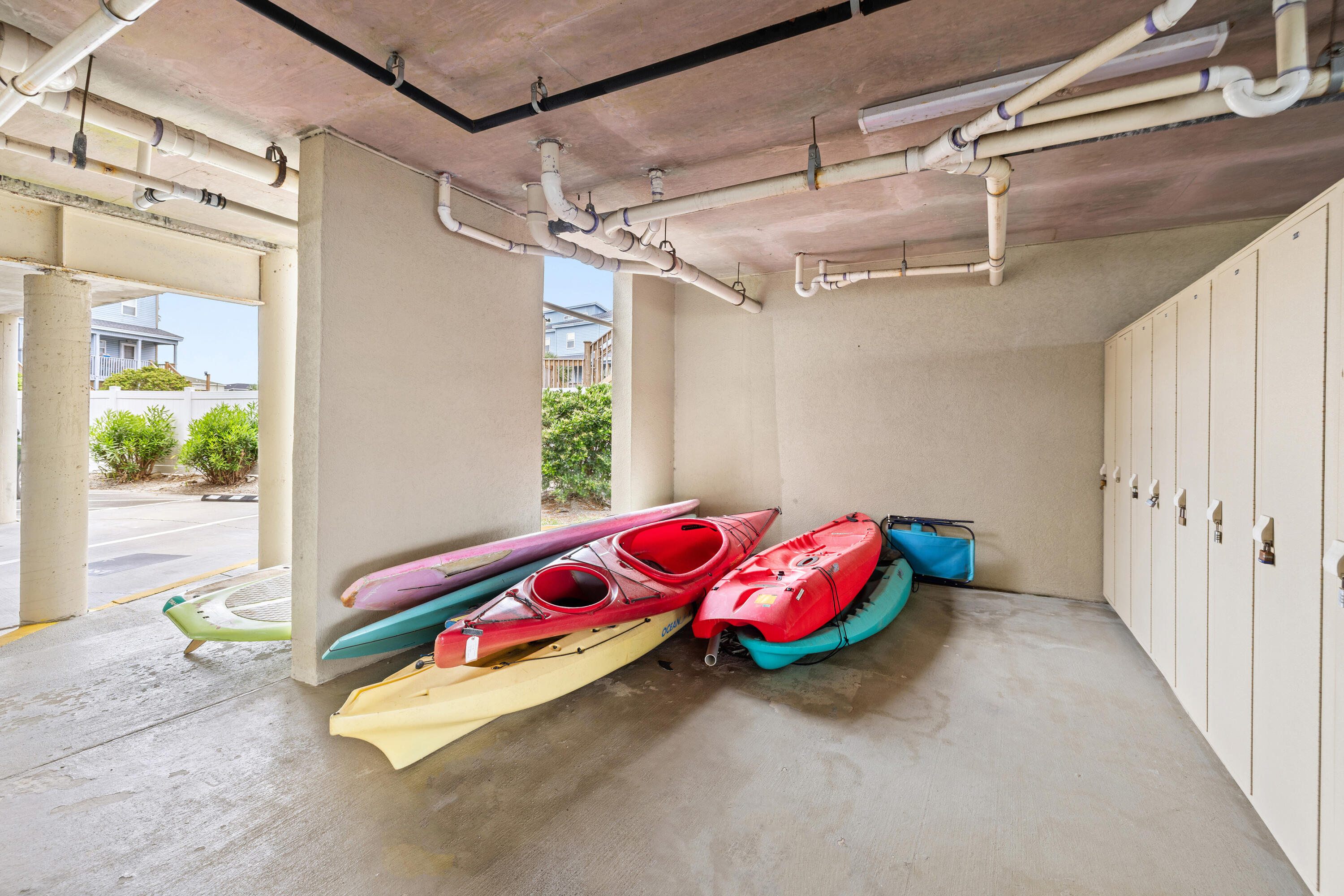 PALM COURT YACHT CLUB - Residential