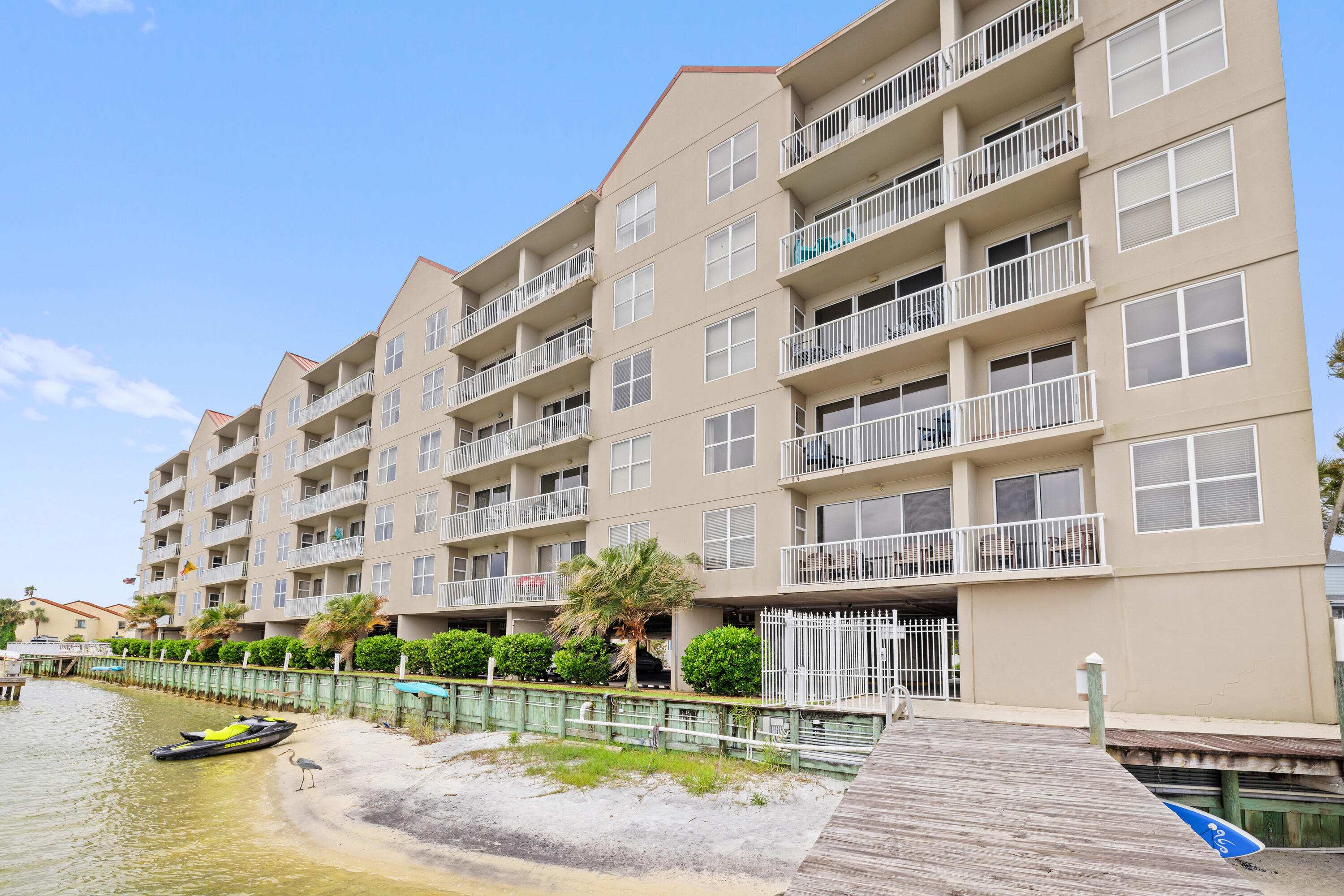 PALM COURT YACHT CLUB - Residential